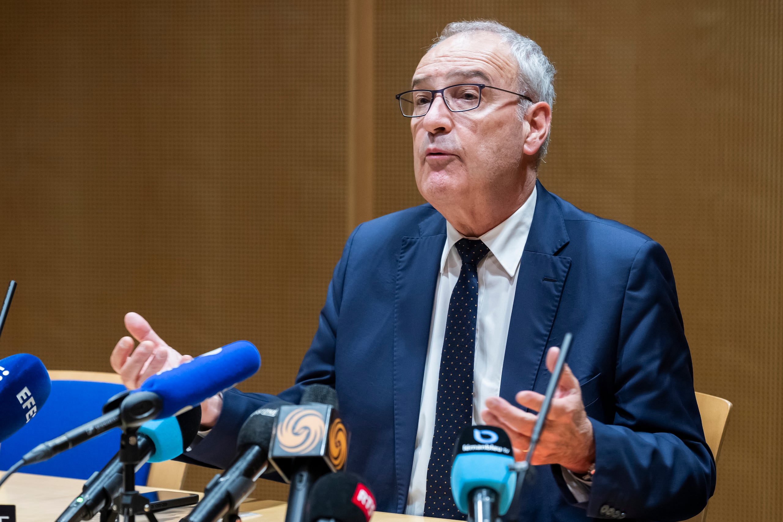 El Presidente Federal suizo Guy Parmelin habla durante una conferencia de prensa al margen de la cumbre del G7 de Evian, en el aeropuerto de Ginebra, Suiza, el 15 de junio de 2026. La cumbre está programada para celebrarse del 15 al 17 de junio en la cercana Evian, Francia. (Francia, Suiza, Ginebra) EFE/EPA/MARTIAL TREZZINI