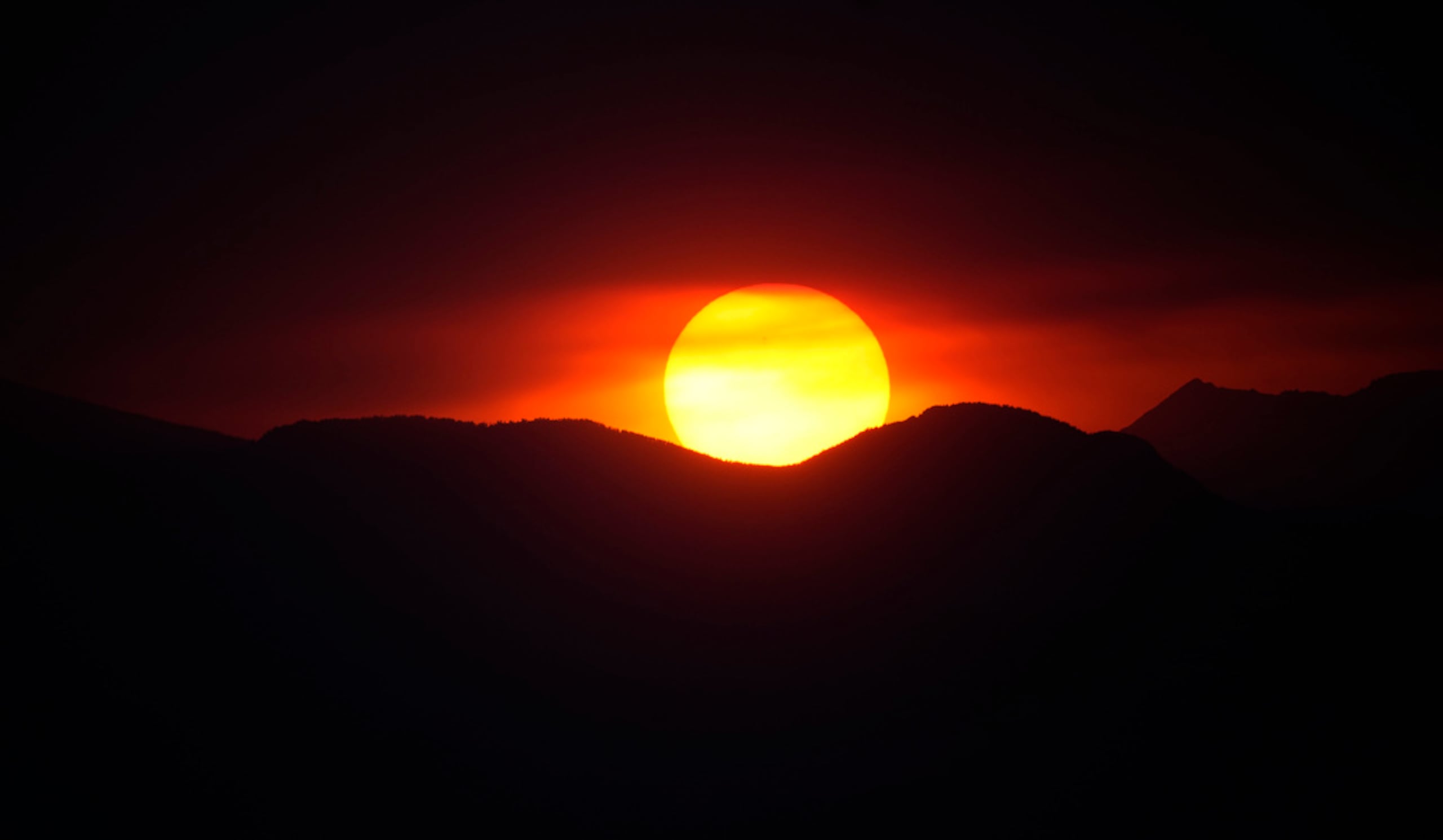 Mientras estados como Texas, Florida y la región de Nueva Inglaterra experimentaran temperaturas extremas, se espera una nevada temprana en las Montañas Rocosas en Colorado y frio atípico en el noroeste de Estados Unidos.