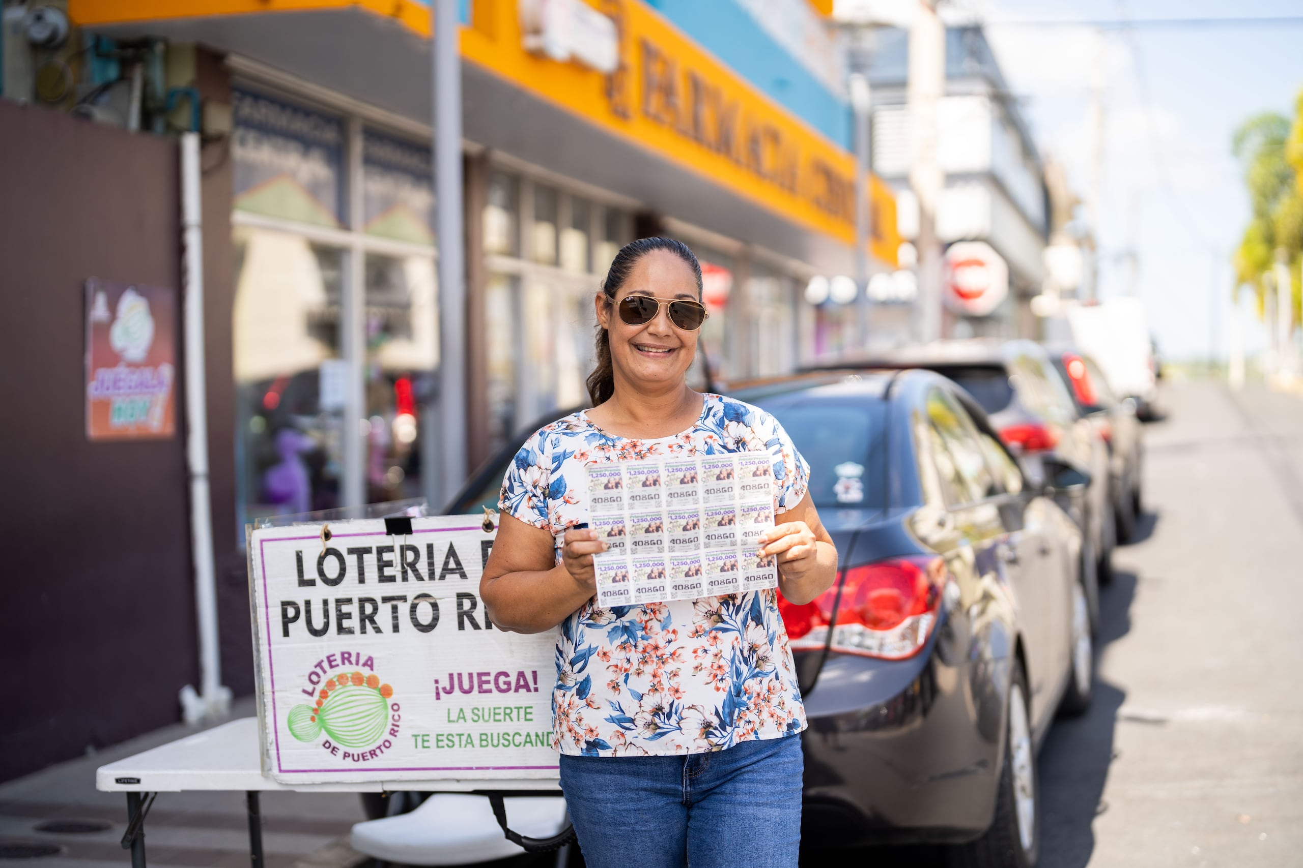 Carmen Yolanda ha aprendido a entender a su clientela que buscan “números que soñaron, fechas de cumpleaños, tablillas de carro, los del horóscopo, y hasta números de muertos”.