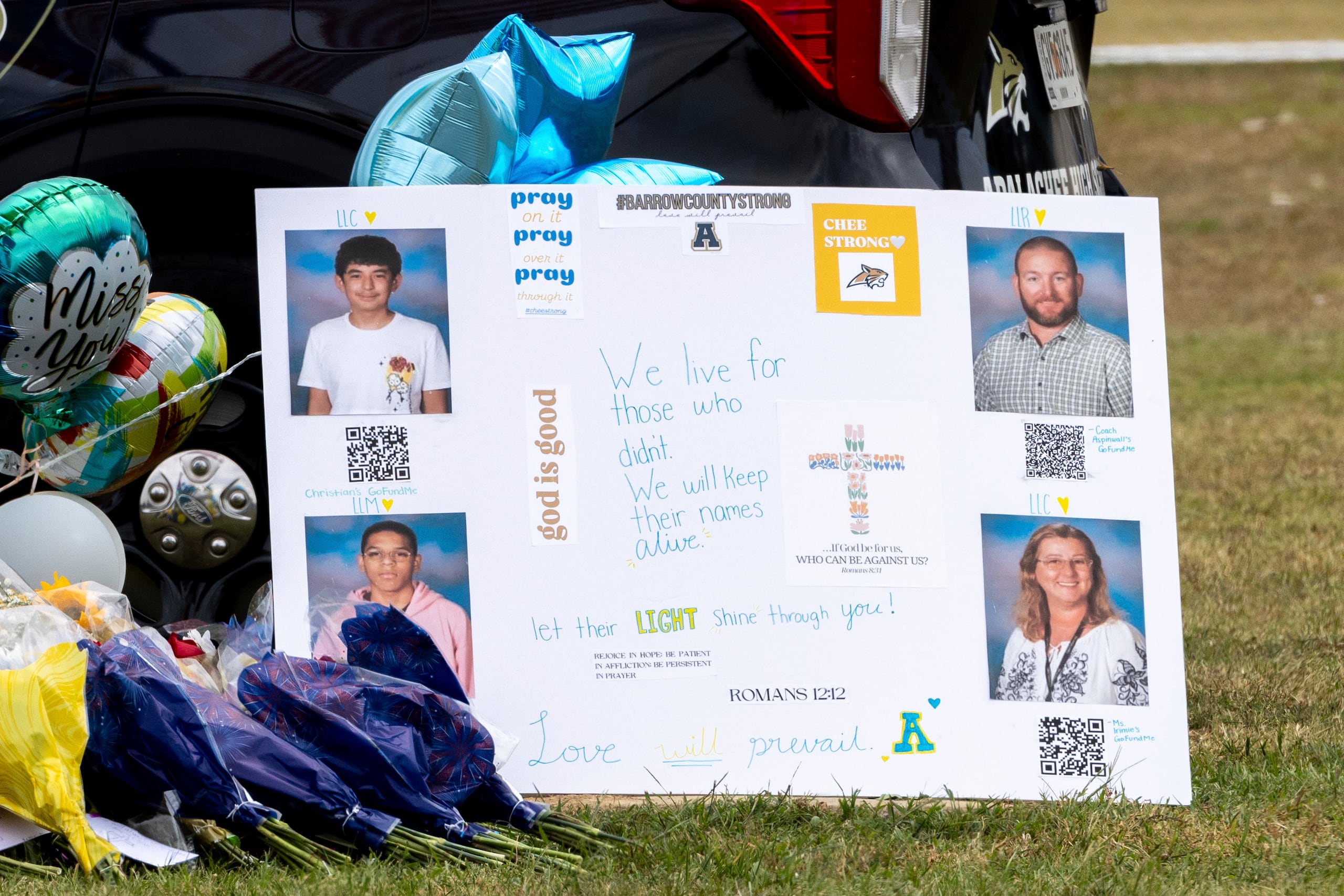 Los familiares y amigos están de luto por las víctimas, incluidos los profesores Richard Aspinwall, de 39 años, y Cristina Irimie, de 53, y los estudiantes Mason Schermerhorn y Christian Angulo, ambos de 14.