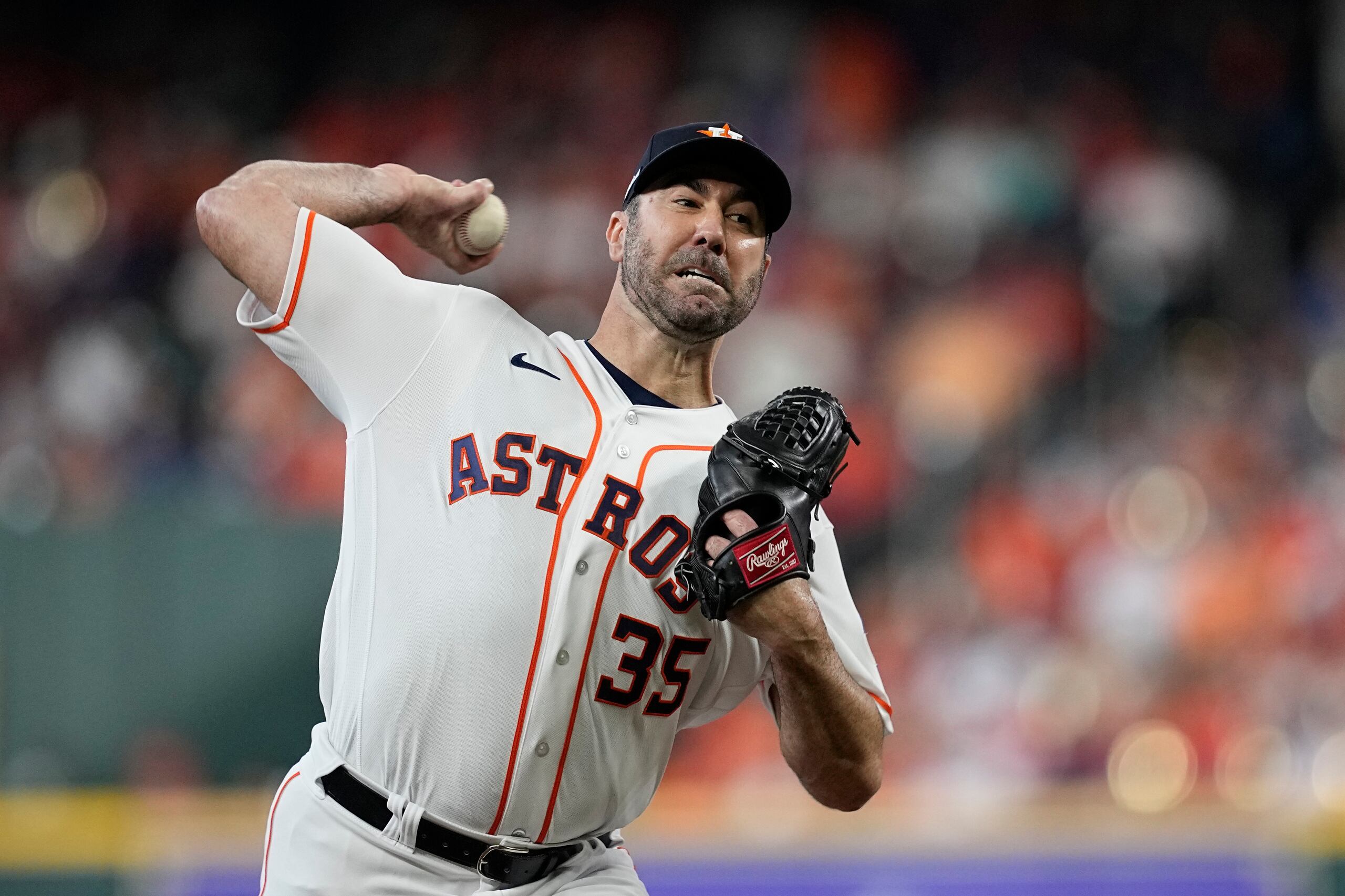 El abridor de los Astros de Houston, Justin Verlander, durante el primero juego de la serie divisional ante los Twins de Minnesota.