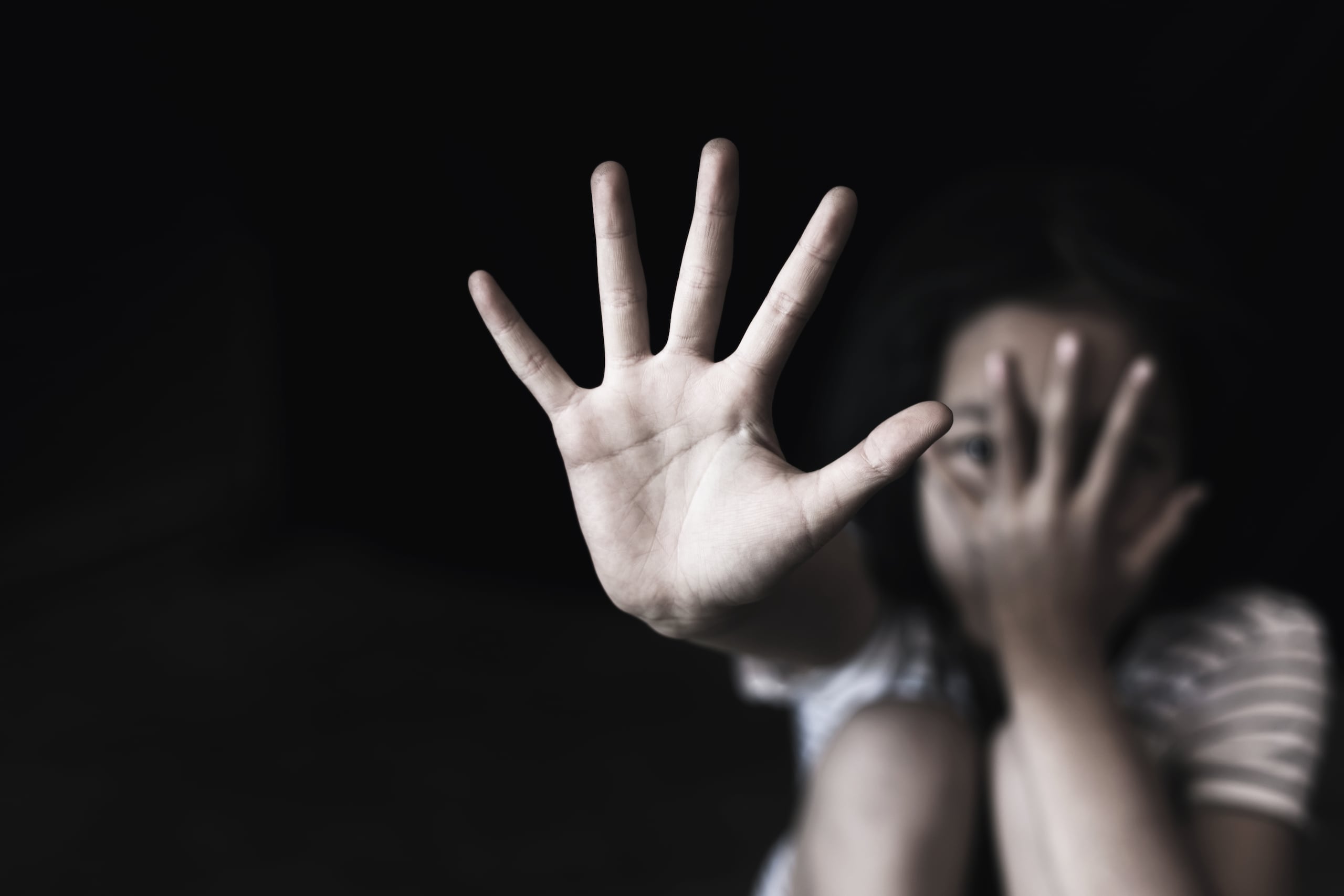 El hombre logró atraer a la menor a su auto, tras lo que la secuestro y cometió la alegada agresión sexual.