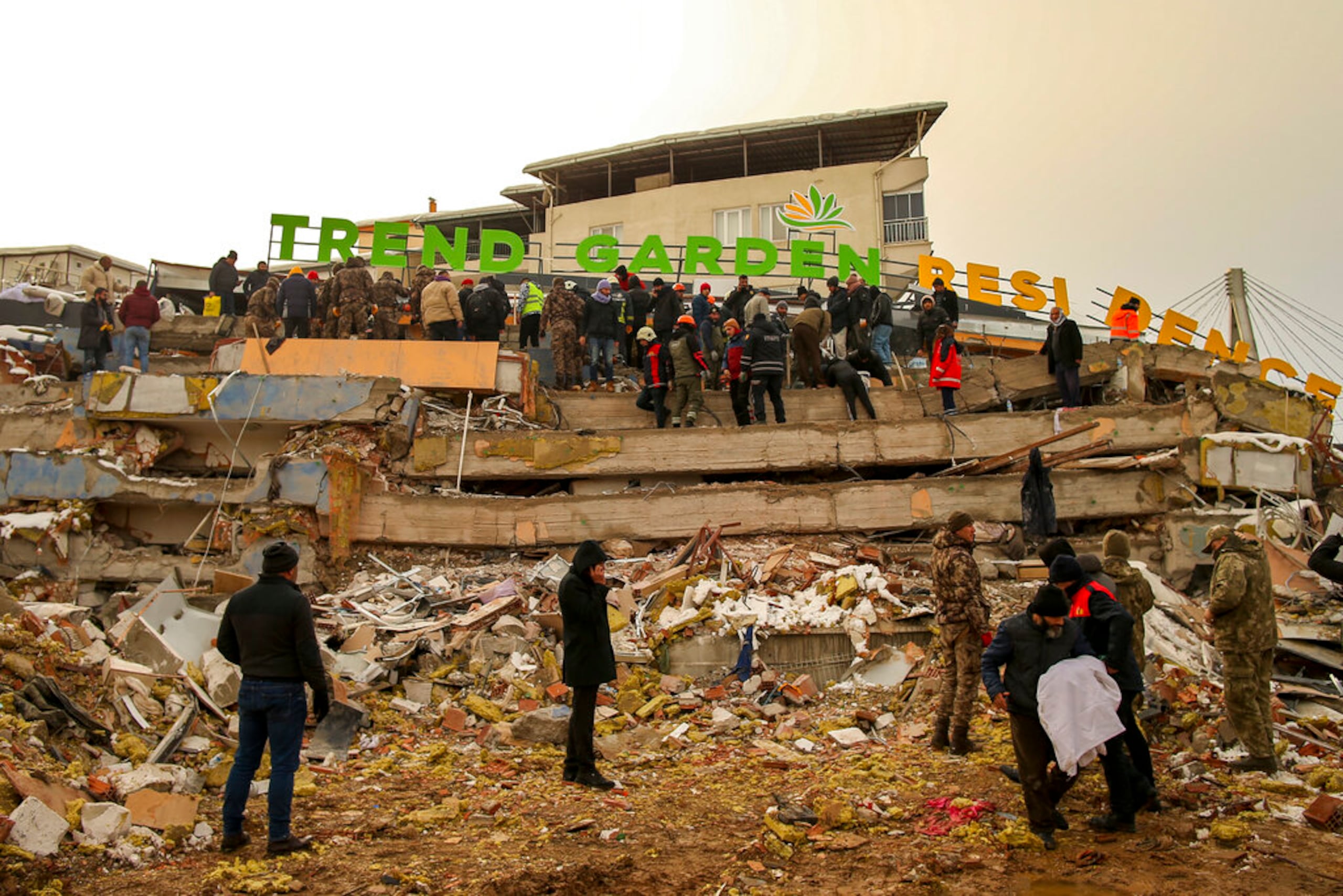 Malatya fue una de las 11 provincias afectadas por los graves terremotos del 6 de febrero pasado, que causó más de 50,000 muertos en Turquía y destruyo completamente unos 200,000 edificios.