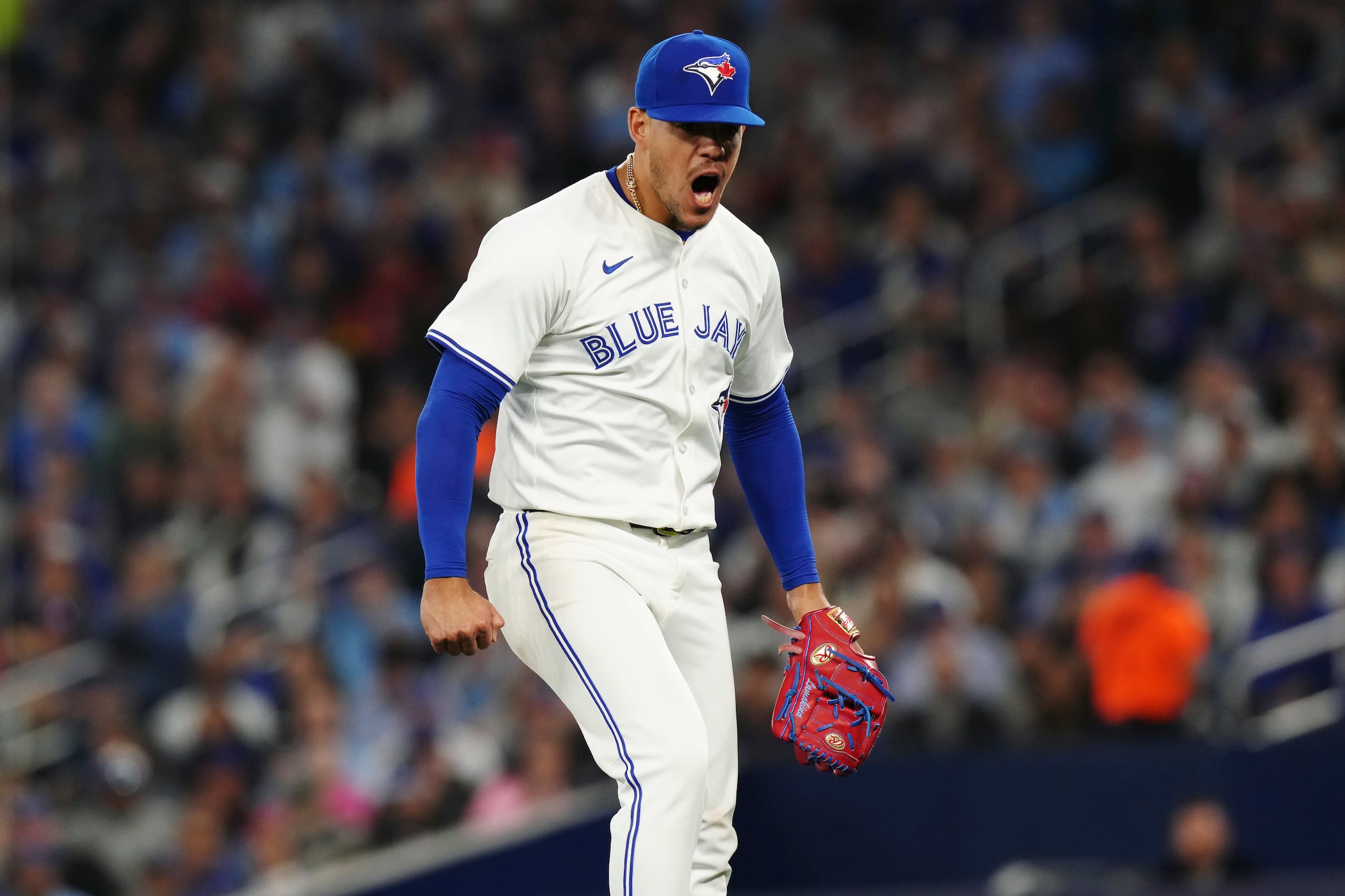 El lanzador boricua El derecho dio una base por bolas e igualó su mejor marca de la temporada al ponchar a seis.