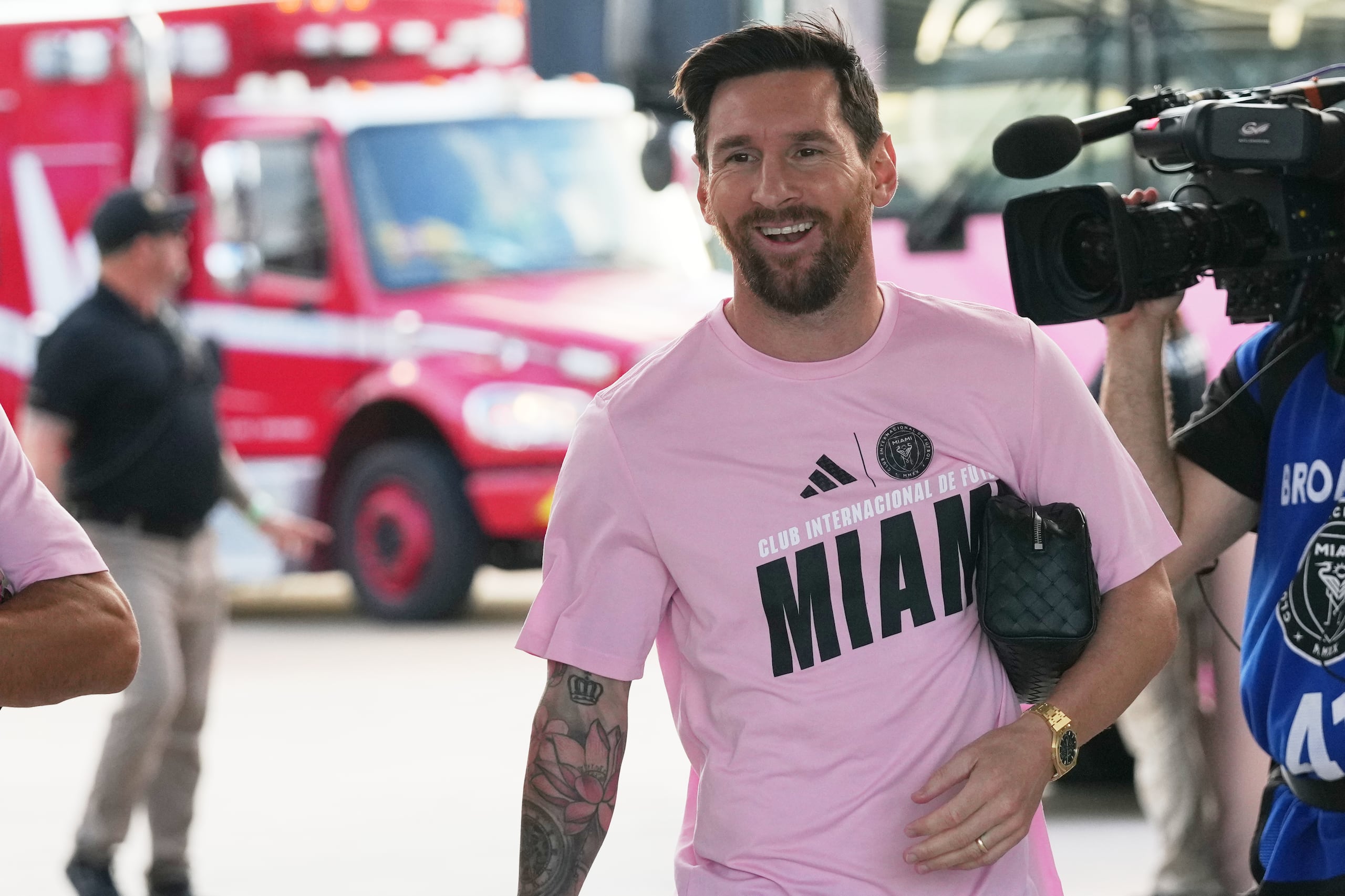 Lionel Messi de Inter Miami llega al estadio para el partido de la MLS contra Atlanta United, el sábado 11 de octubre de 2025, en Fort Lauderdale, Florida.