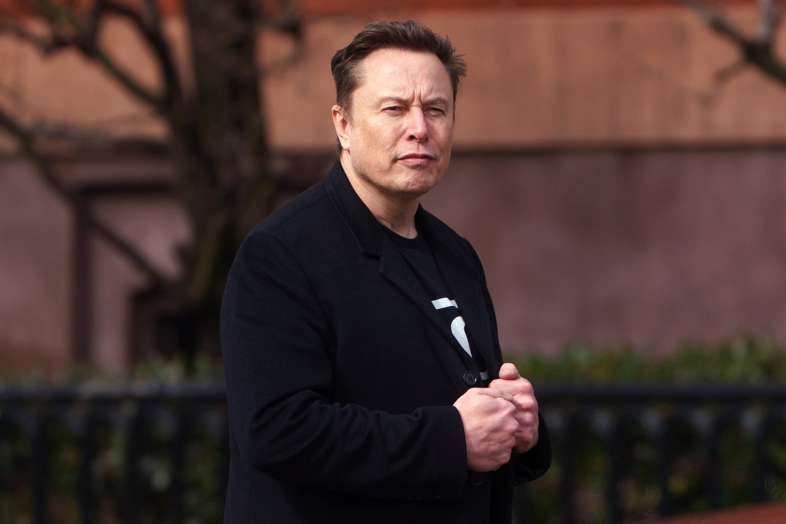 Los demócratas acusan al presidente Trump, Elon Musk y el equipo de DOGE han estado en una campaña para purgar al gobierno de servidores públicos no partidistas e instalar leales políticos.