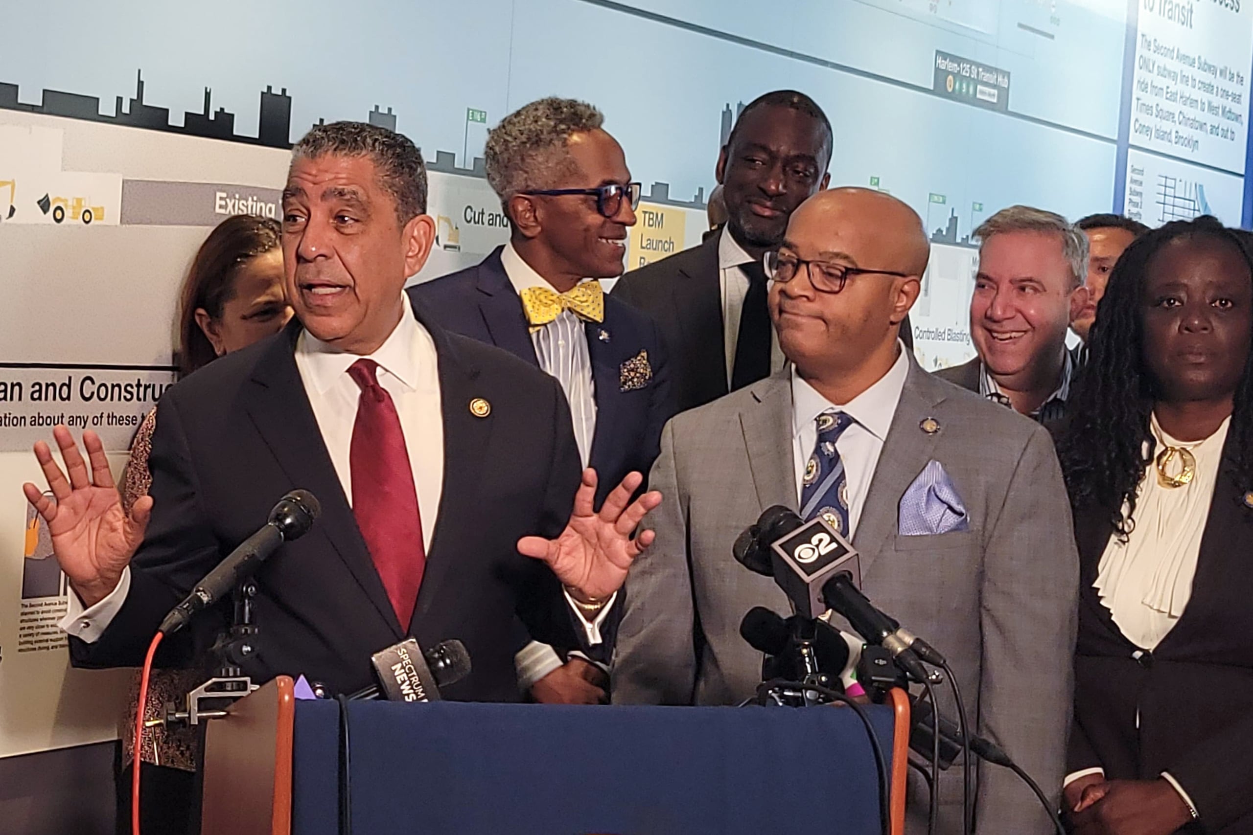 El grupo recordó que (el del metro) es un proyecto esperado por años por comerciantes y residentes del Este de Harlem y que según los legisladores, los más afectados serán los negros y latinos.