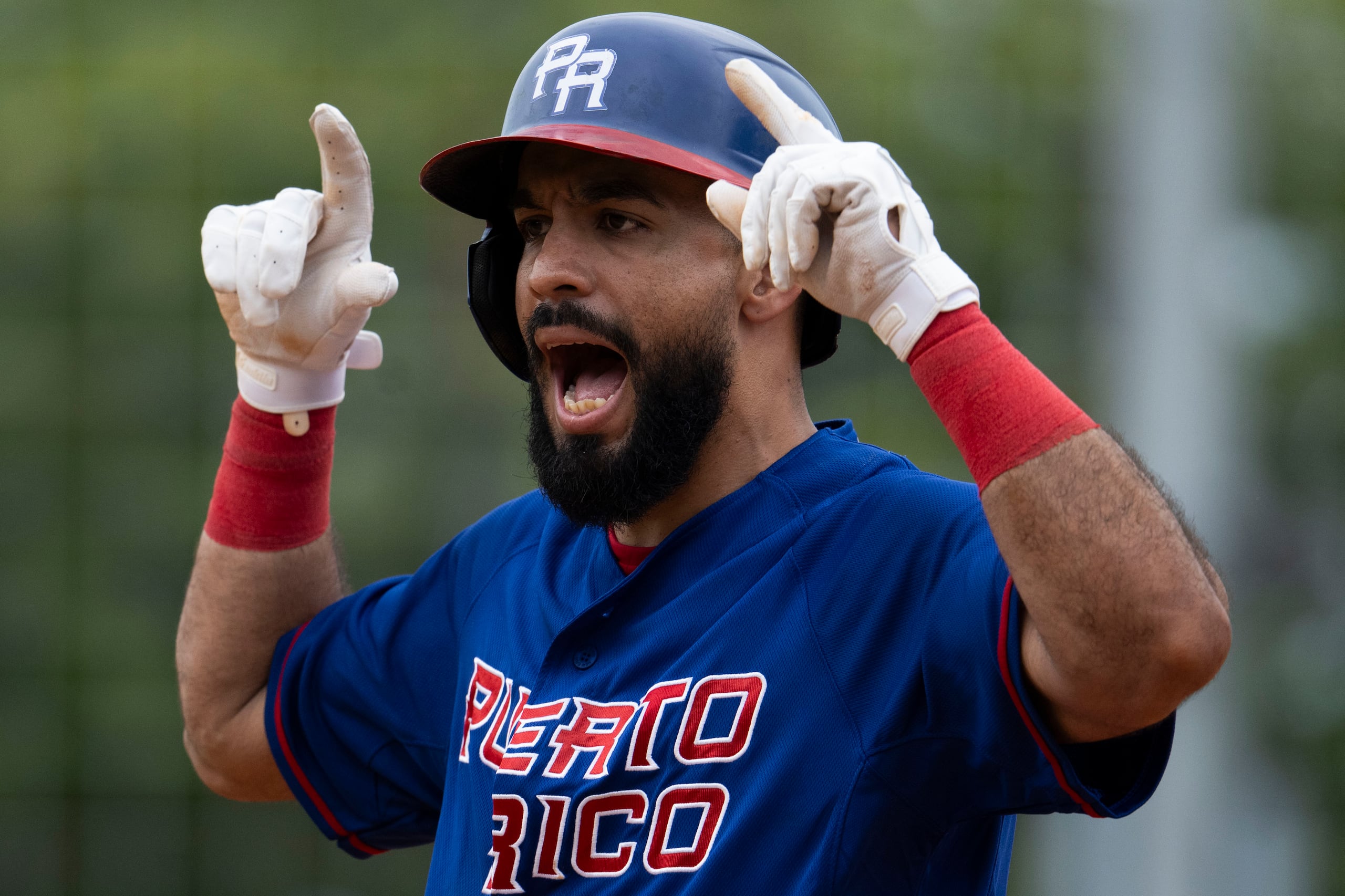 Kevin Santa celebra luego de conectar el doblete impulsador que le dio la ventaja definitiva a Puerto Rico.