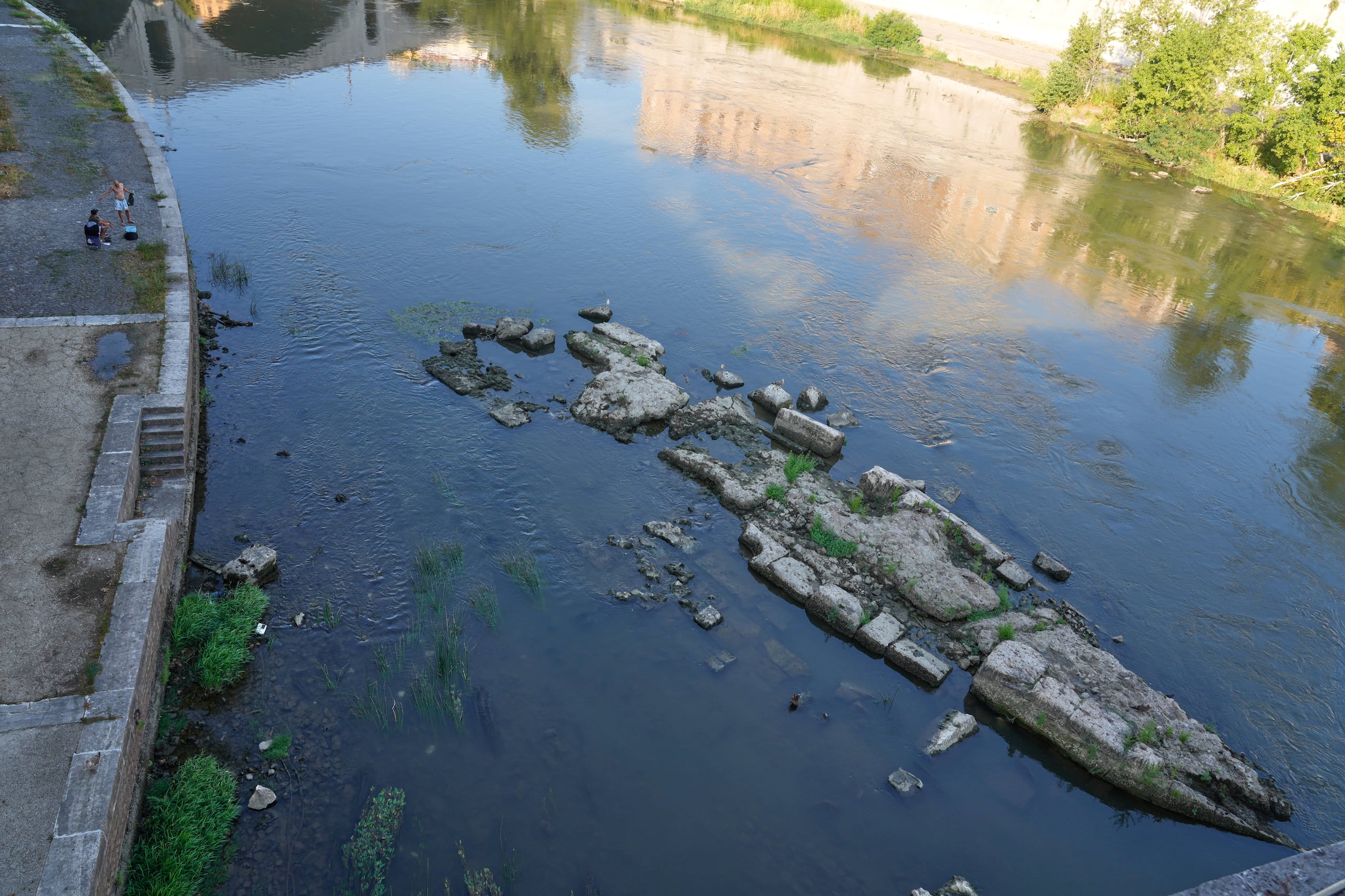 El puente, conocido como el Puente de Nerón, conectaba el centro de Roma con la margen derecha del Tíber.