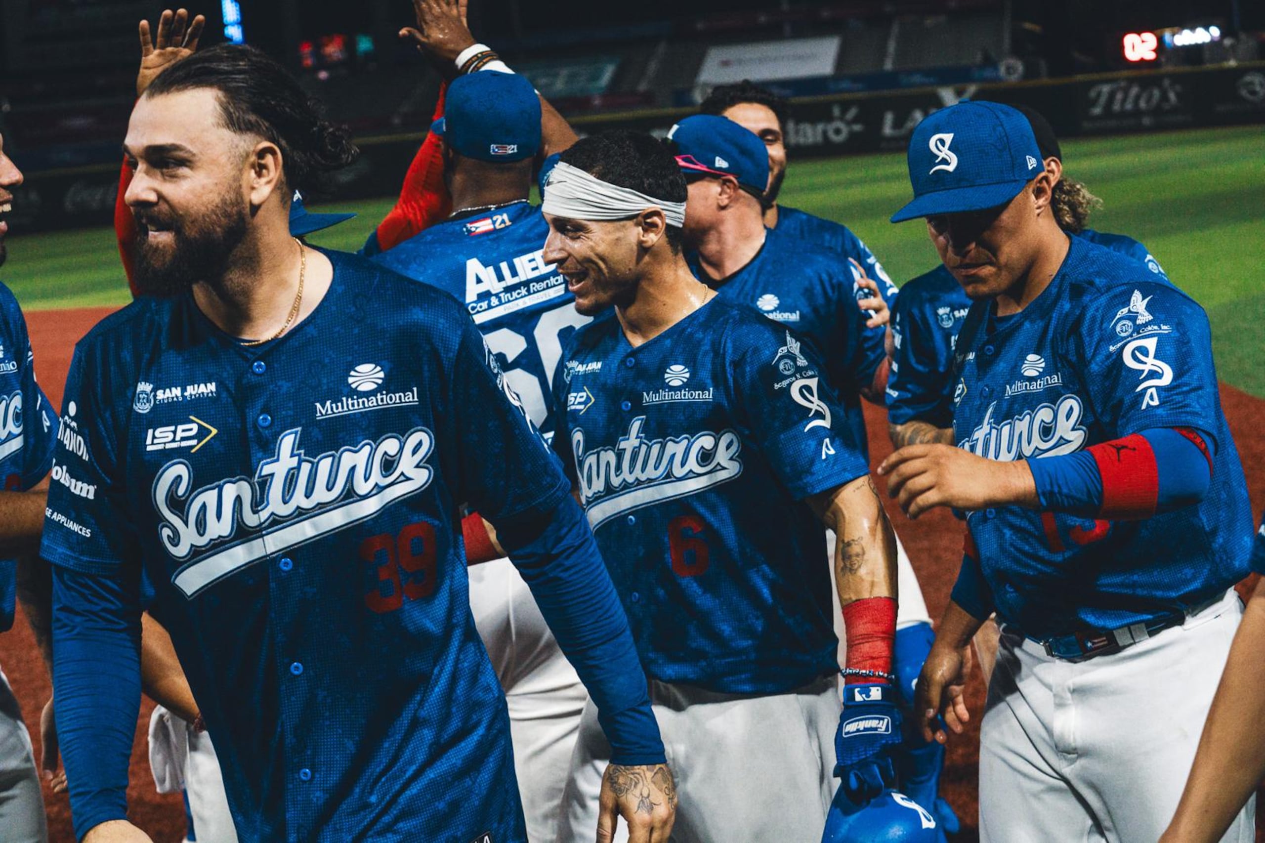 Andrew Velázquez le da el triunfo a Santurce tras recibir un boleto gratis en la décima.