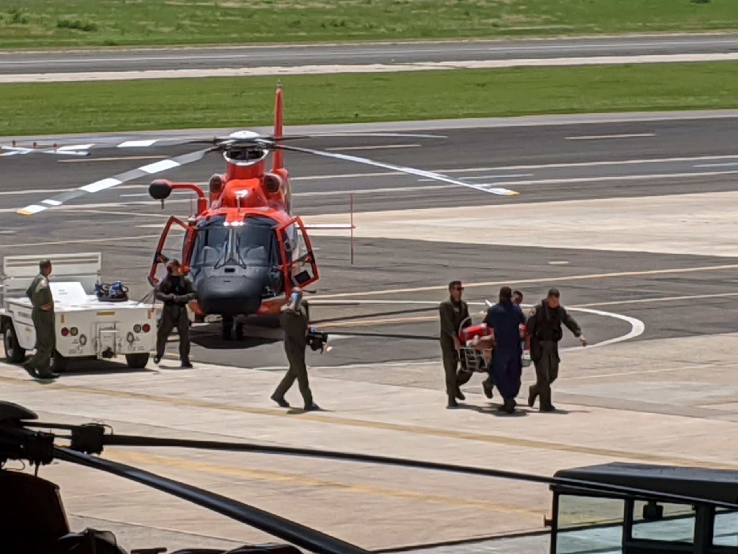 La Guardia Costera no ha ofrecido mayores detalles del accidente aéreo ocurrido la noche del lunes.