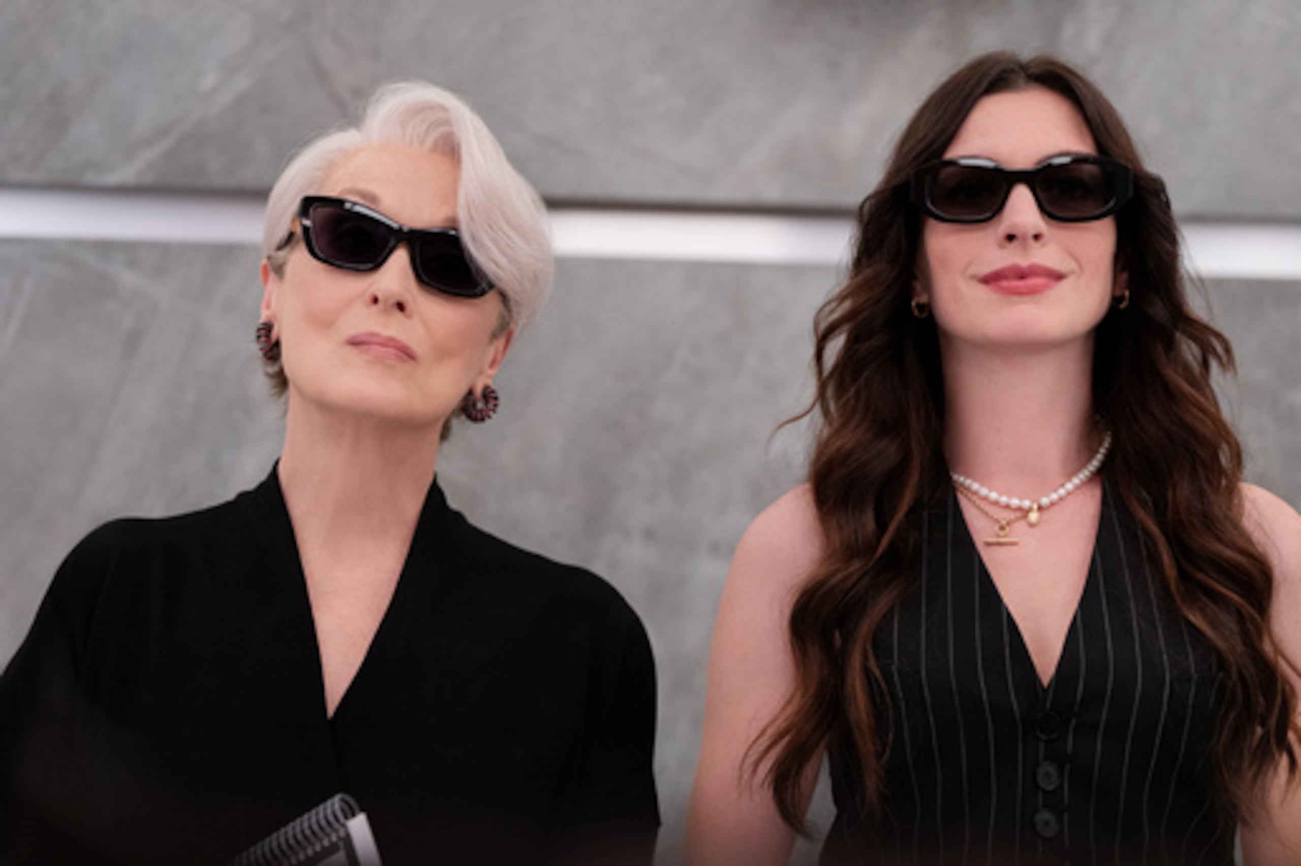 Esta imagen difundida por 20th Century Studios muestra a Meryl Streep, izquierda, y Anne Hathaway en una escena de "El diablo viste de Prada 2". (Macall Polay/20th Century Studios vía AP)