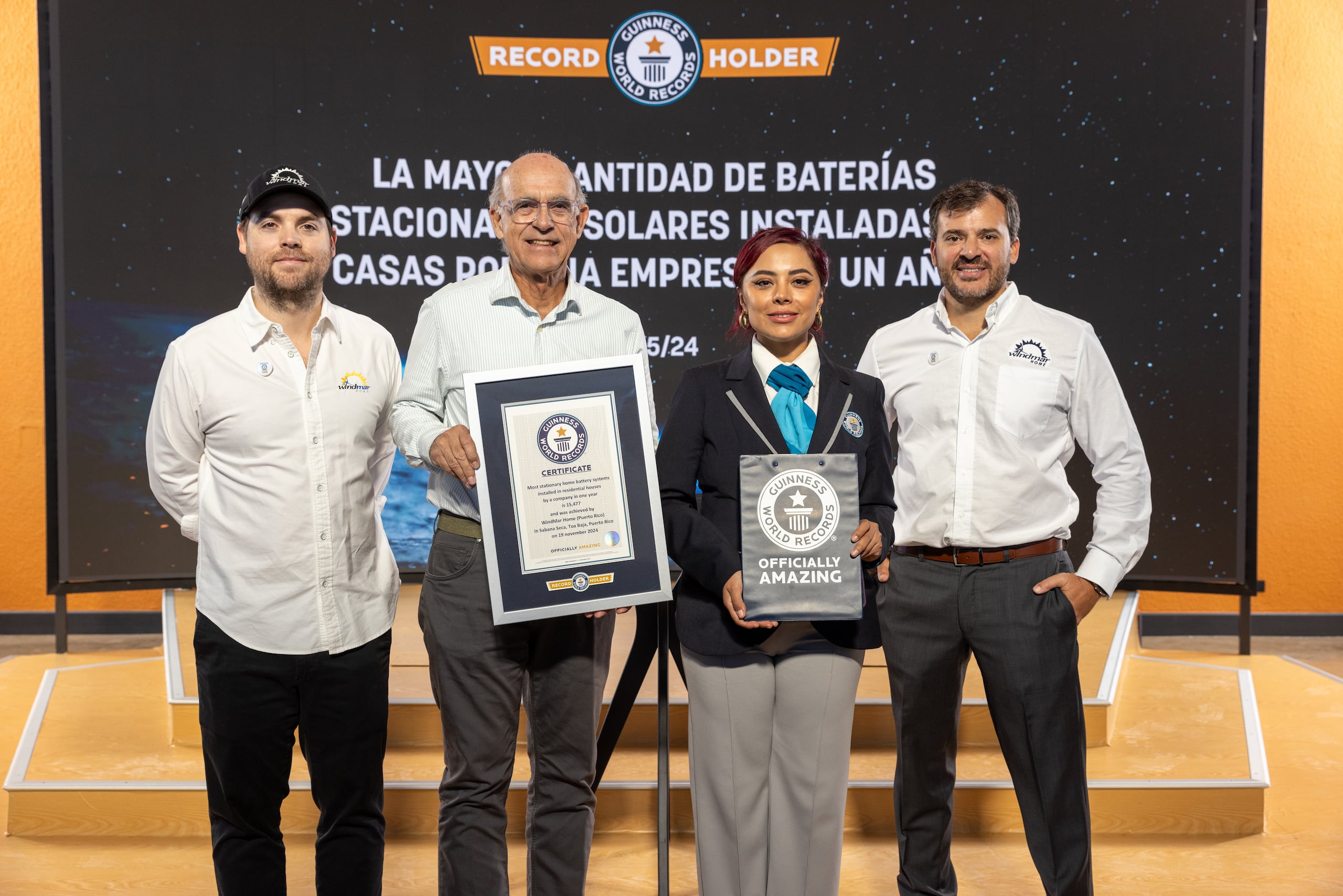 Momento en que WindMar Home recibió el Récord Guinness Mundial en el 2024.