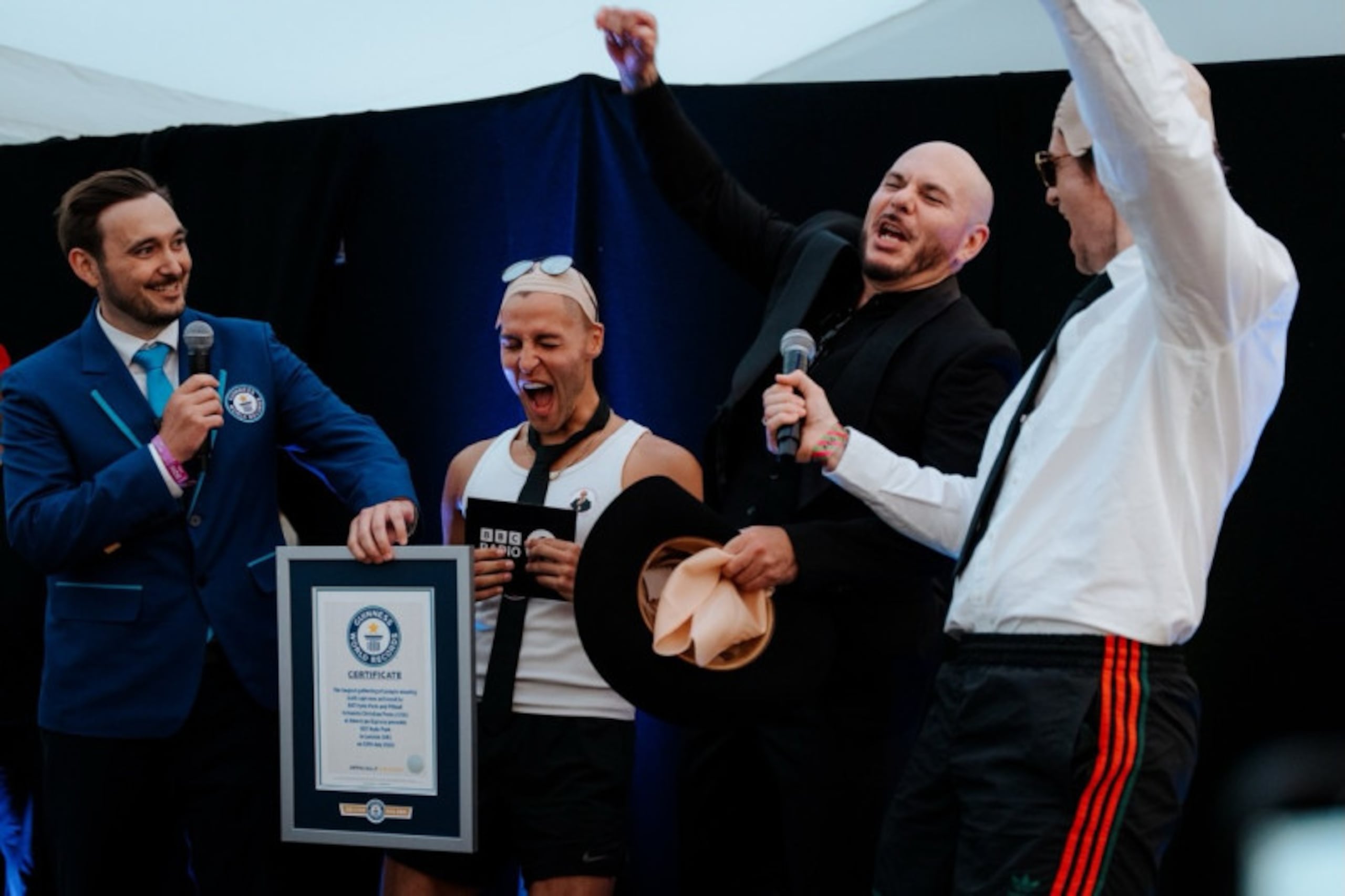 El cantante cubano celebró su triunfo en el festival BST en Londres.