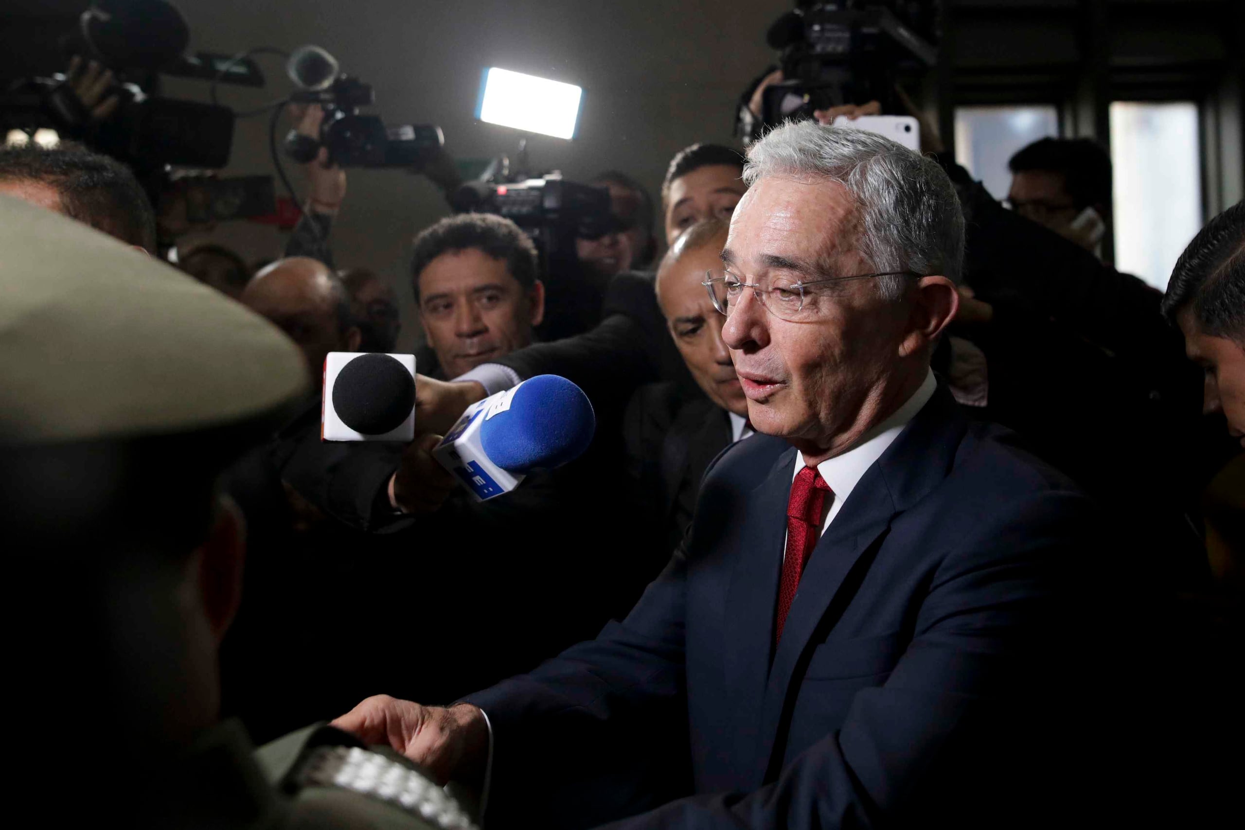 Quizás ningún líder político en la historia reciente de Colombia ha ejercido tanta influencia como Álvaro Uribe. (AP / Iván Valencia)