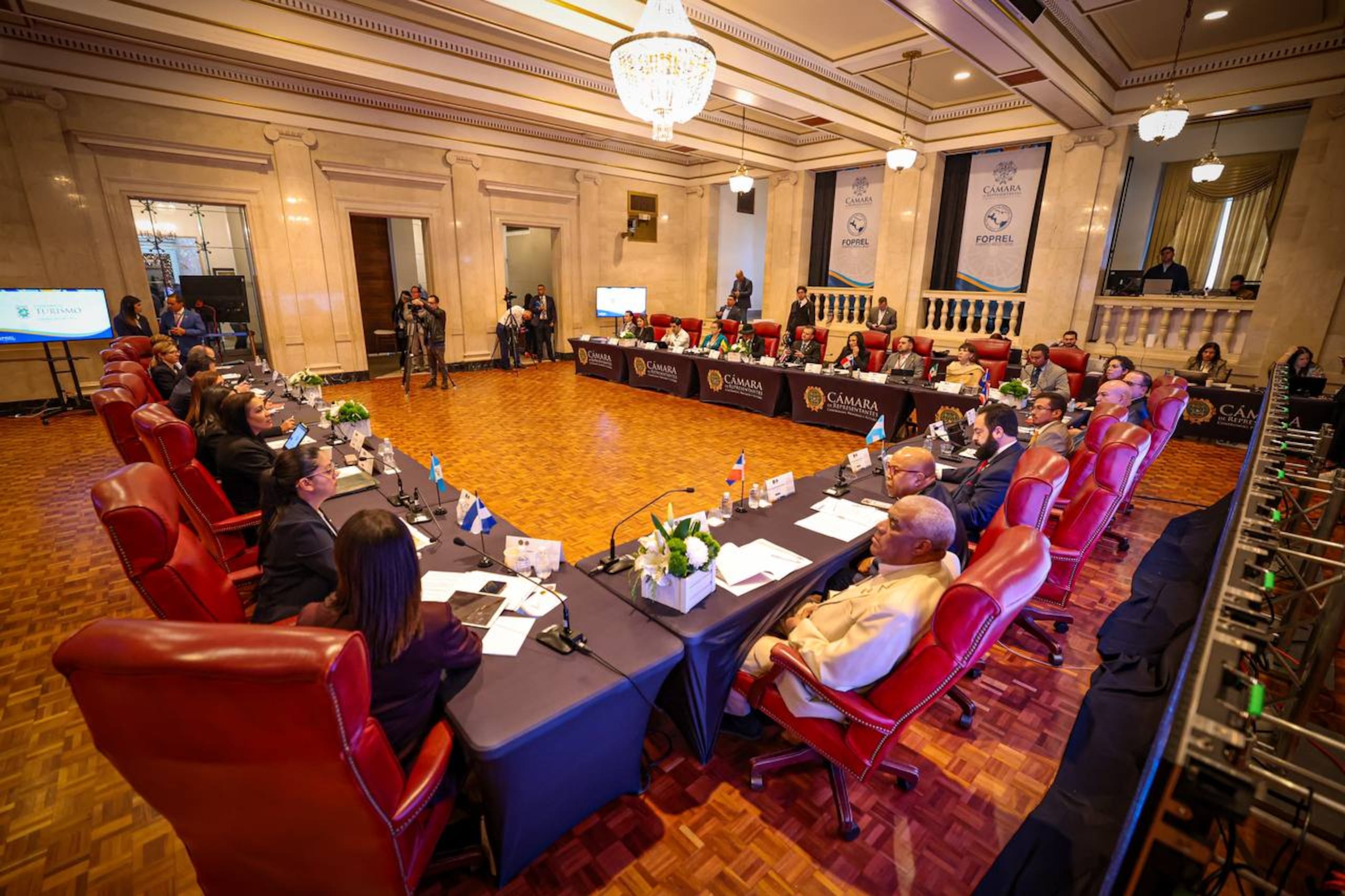 Reunión del Foro de Presidentes de Poderes Legislativos, realizada en El Capitolio.