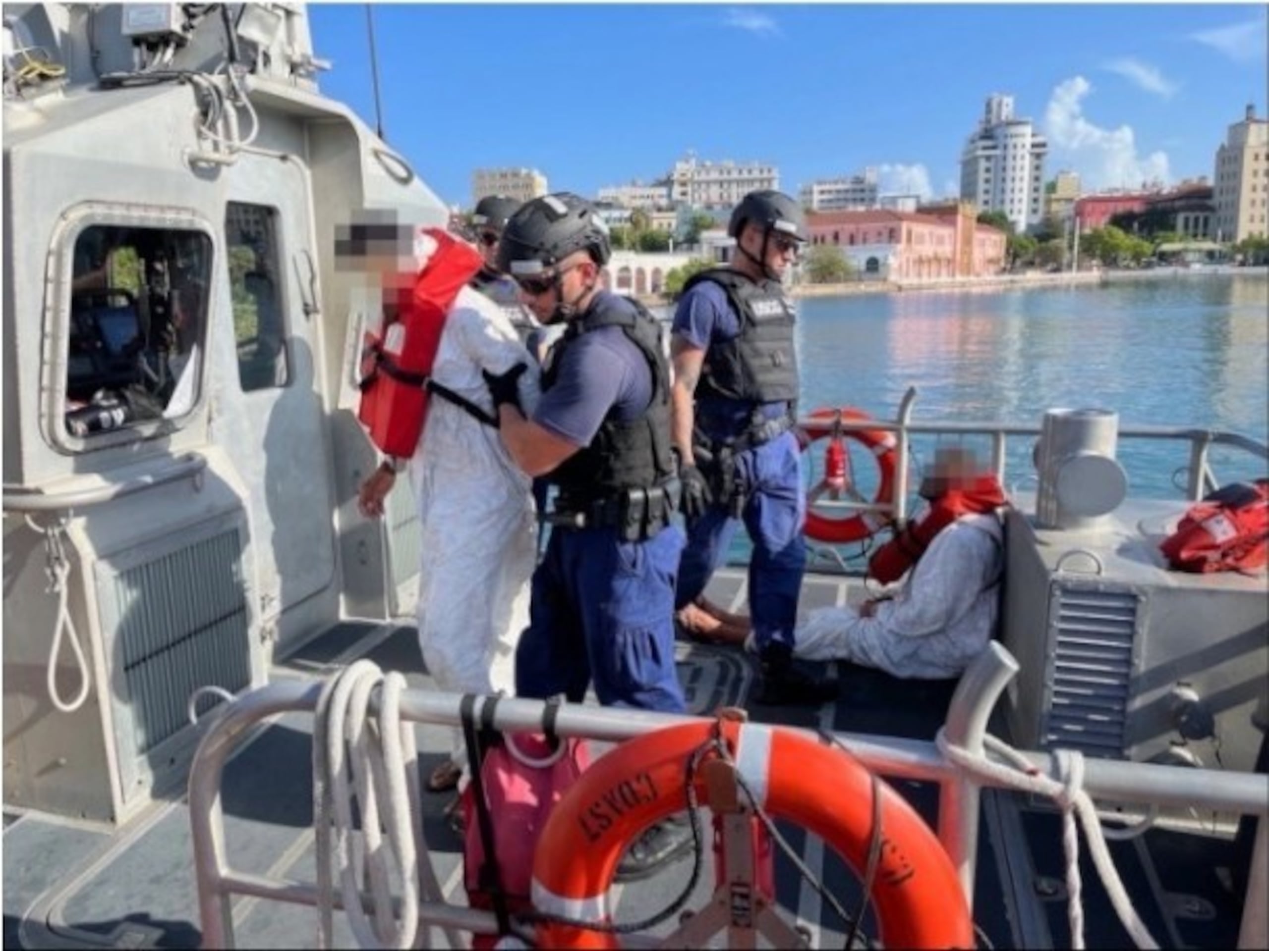 Aunque la intervención se produjo el sábado, los detenidos fueron entregados ayer a las autoridades federales en San Juan.