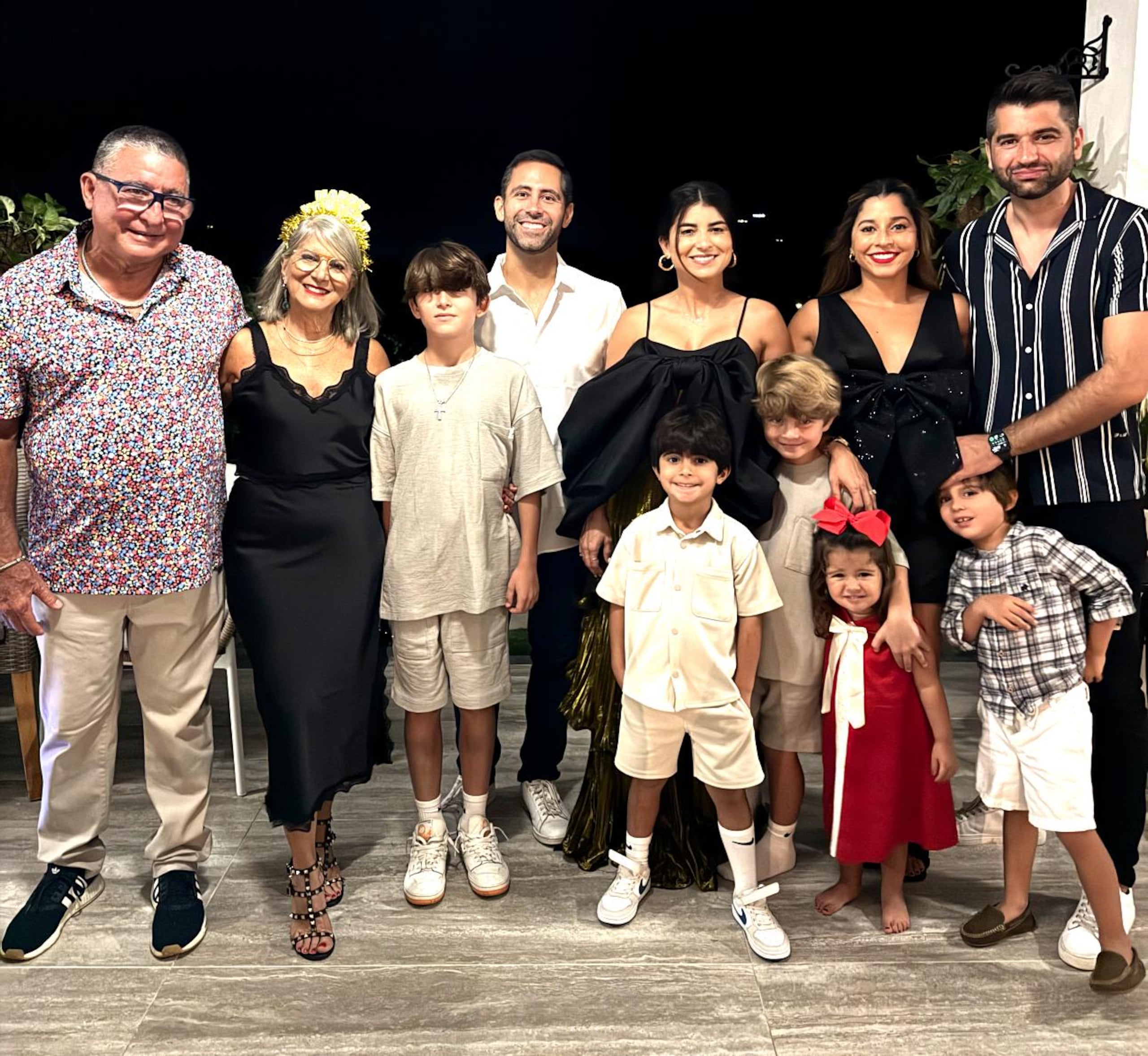 Para Epique Olazagasti, a la izquierda, disfrutar de sus nietos y sus hijas es lo más especial del mundo.