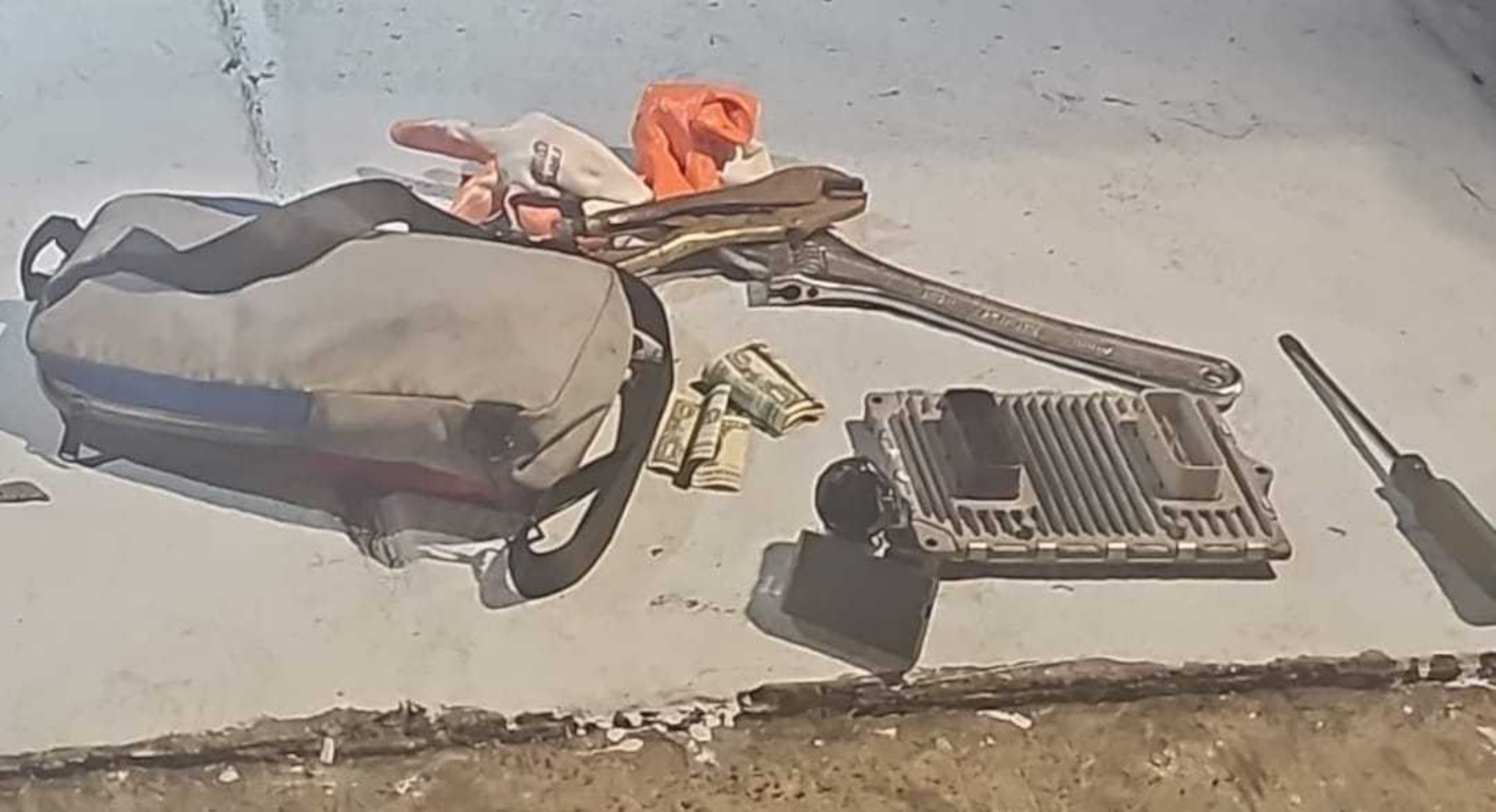 Al momento del arresto, los sospechosos tenían en su poder un bulto con diversas herramientas.