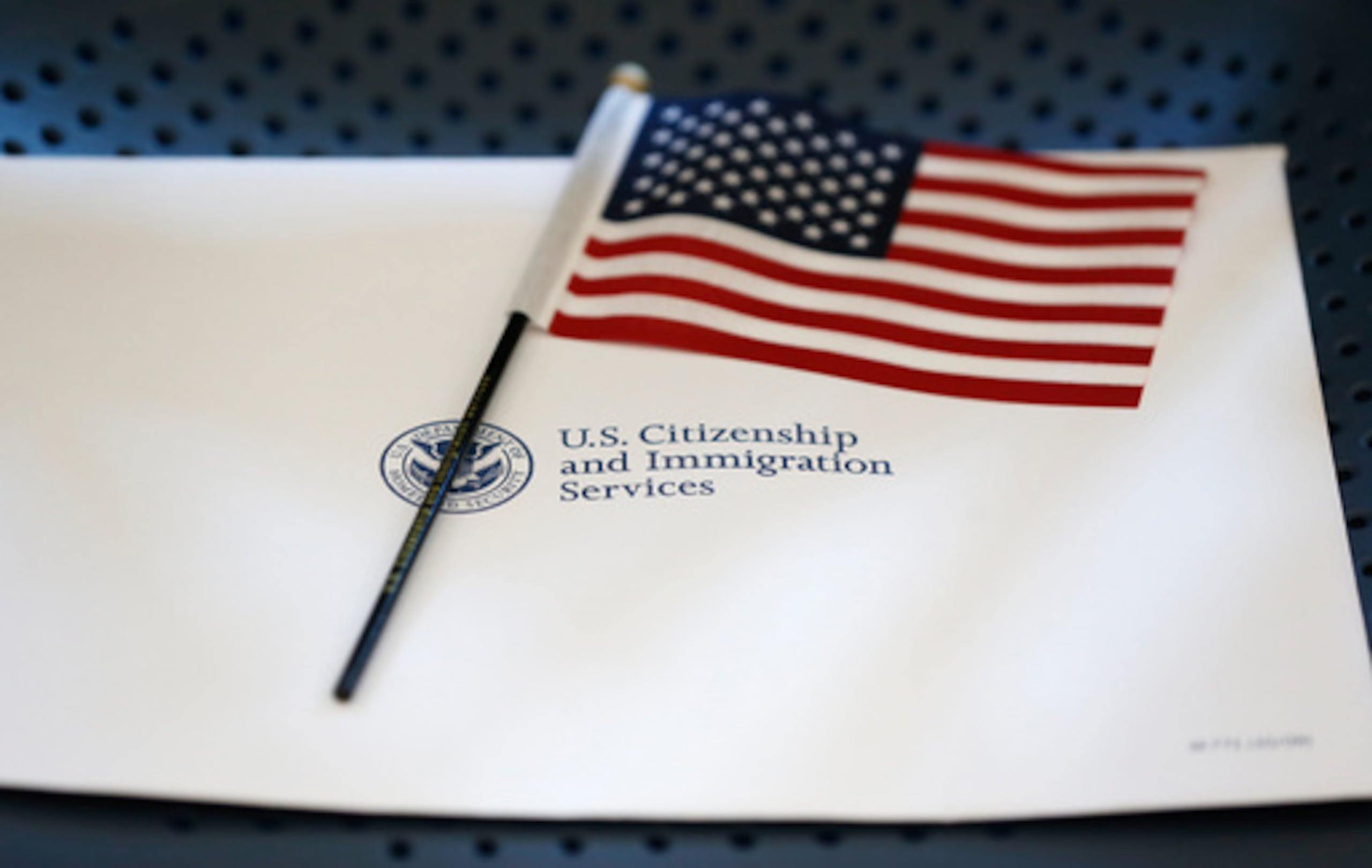 El anuncio se enmarca en la política migratoria restrictiva de la Administración de Trump, que busca reducir la inmigración irregular y, al mismo tiempo, restringir las vías regulares.