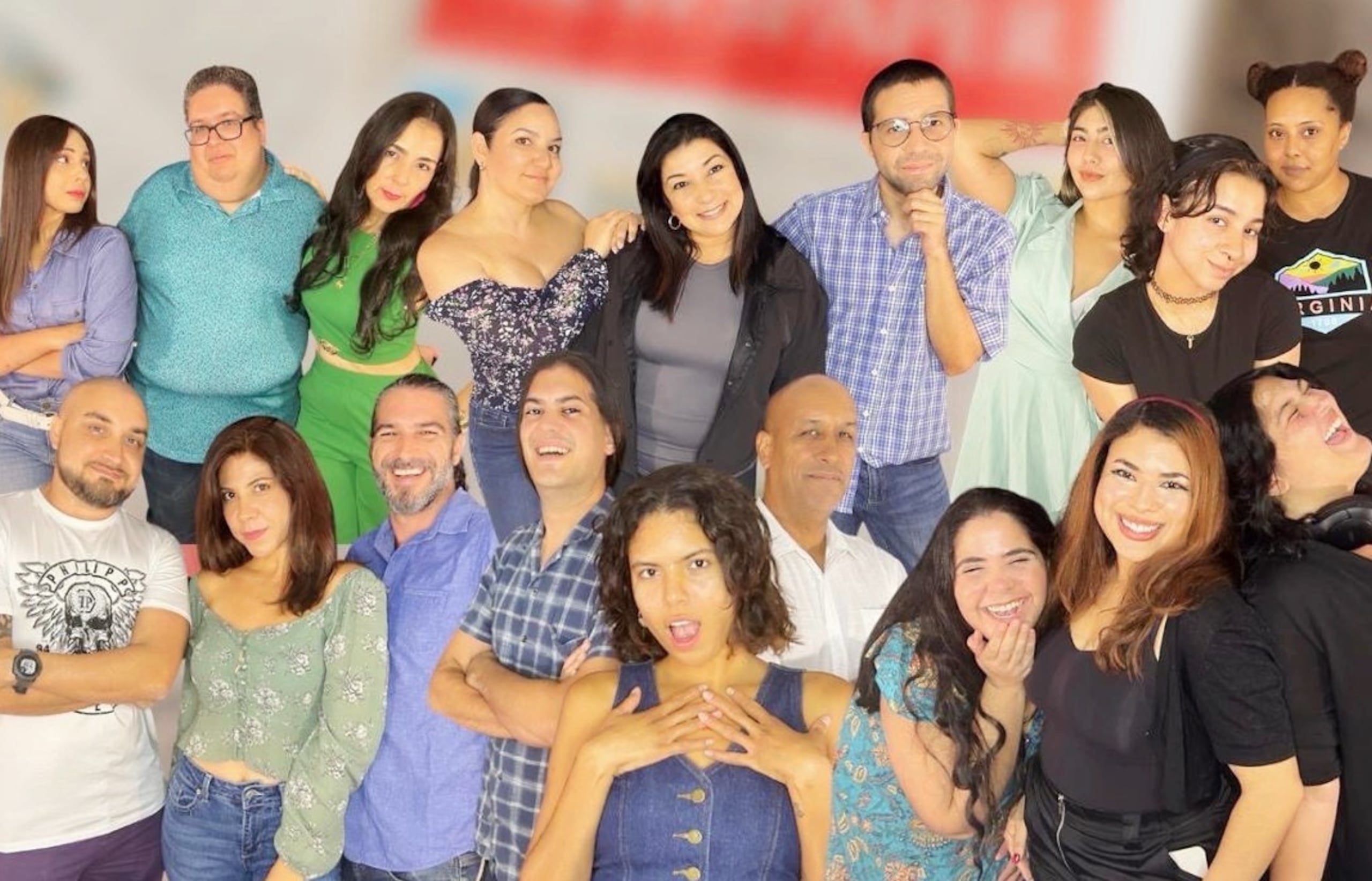 Cuenta con más de 19 actores en escena.