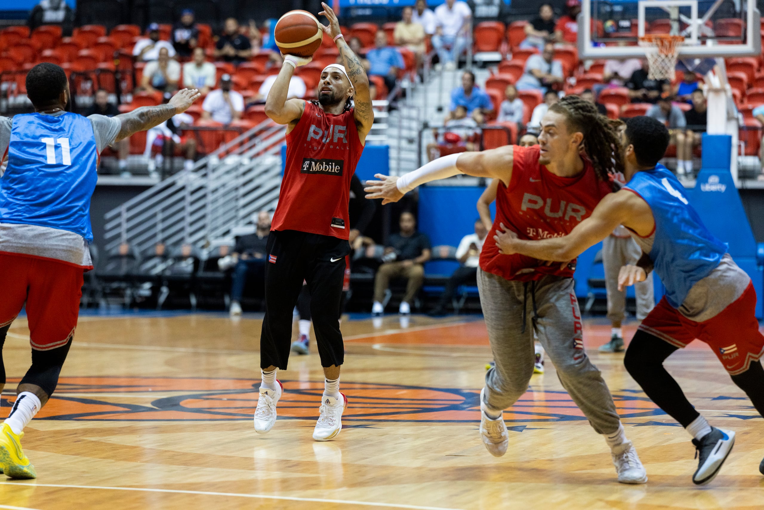 El Equipo Nacional realizó una práctica abierta para el público an el Coliseo Roberto Clemente.