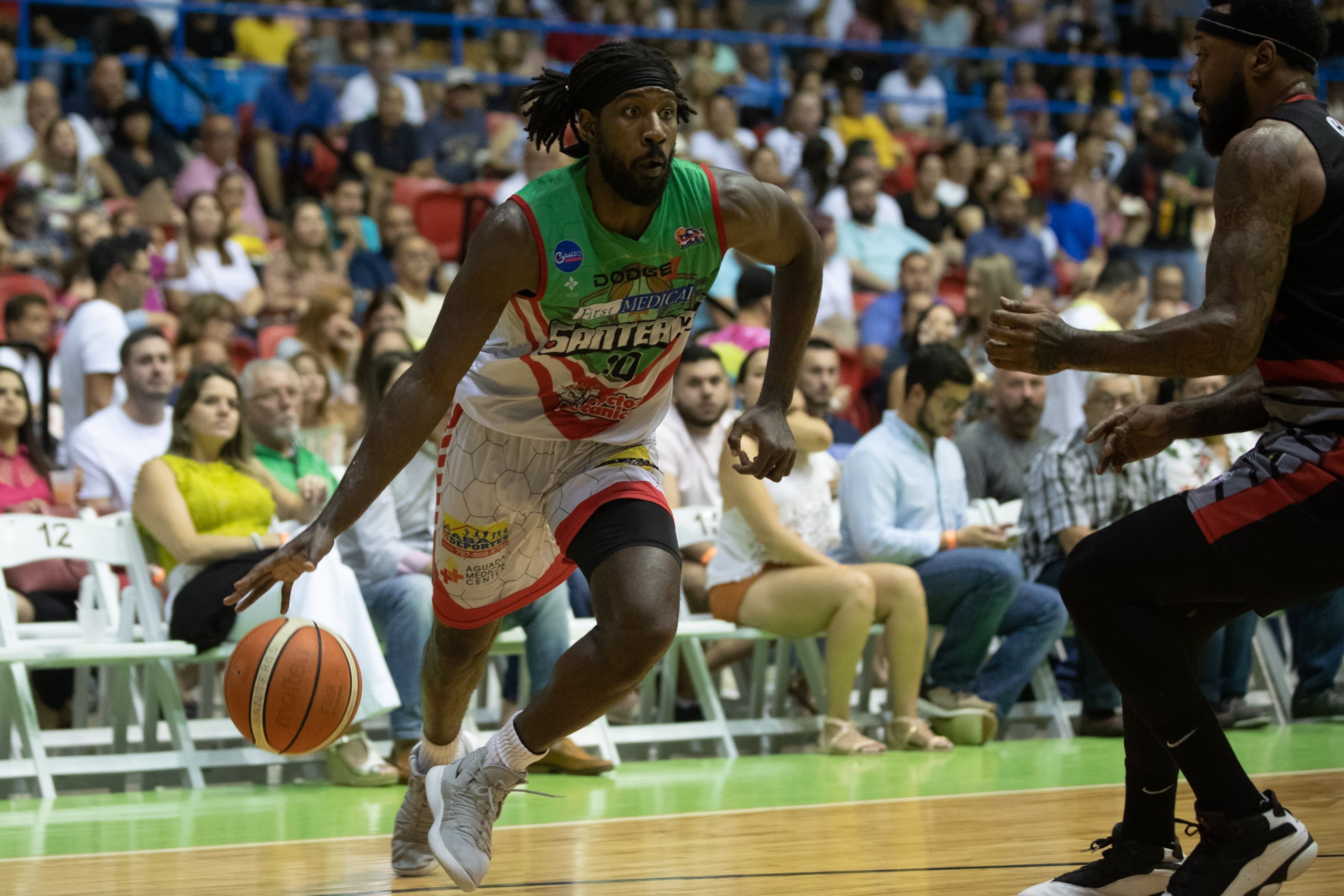 John Holland durante la temporada 2019 del BSN con los Santeros de Aguada.