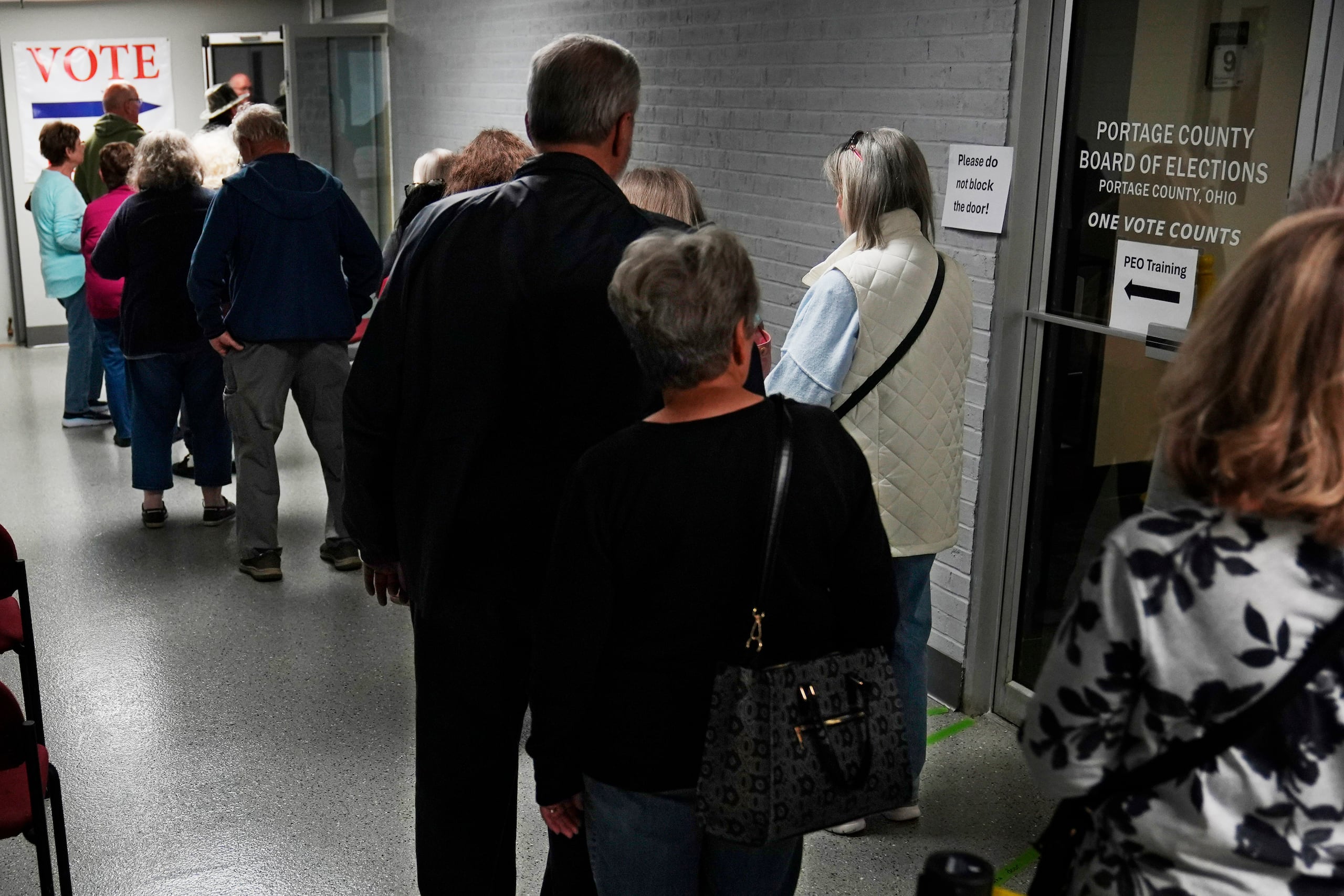 El comentario del sheriff sobre los seguidores de Harris -hecho en su cuenta personal de Facebook y en la de su campaña- desató la indignación de algunos demócratas que lo tomaron como una amenaza.