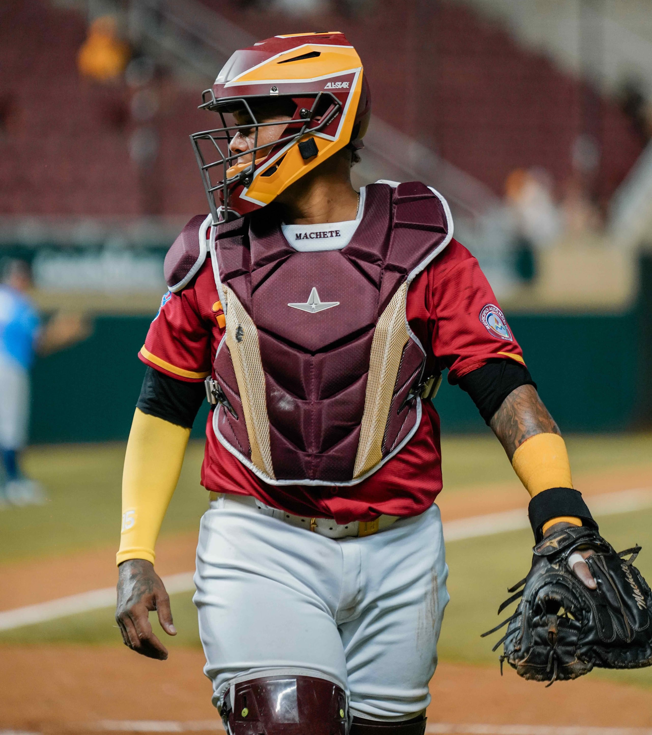 Martín "Machete" Maldonado con el uniforme de los Indios.