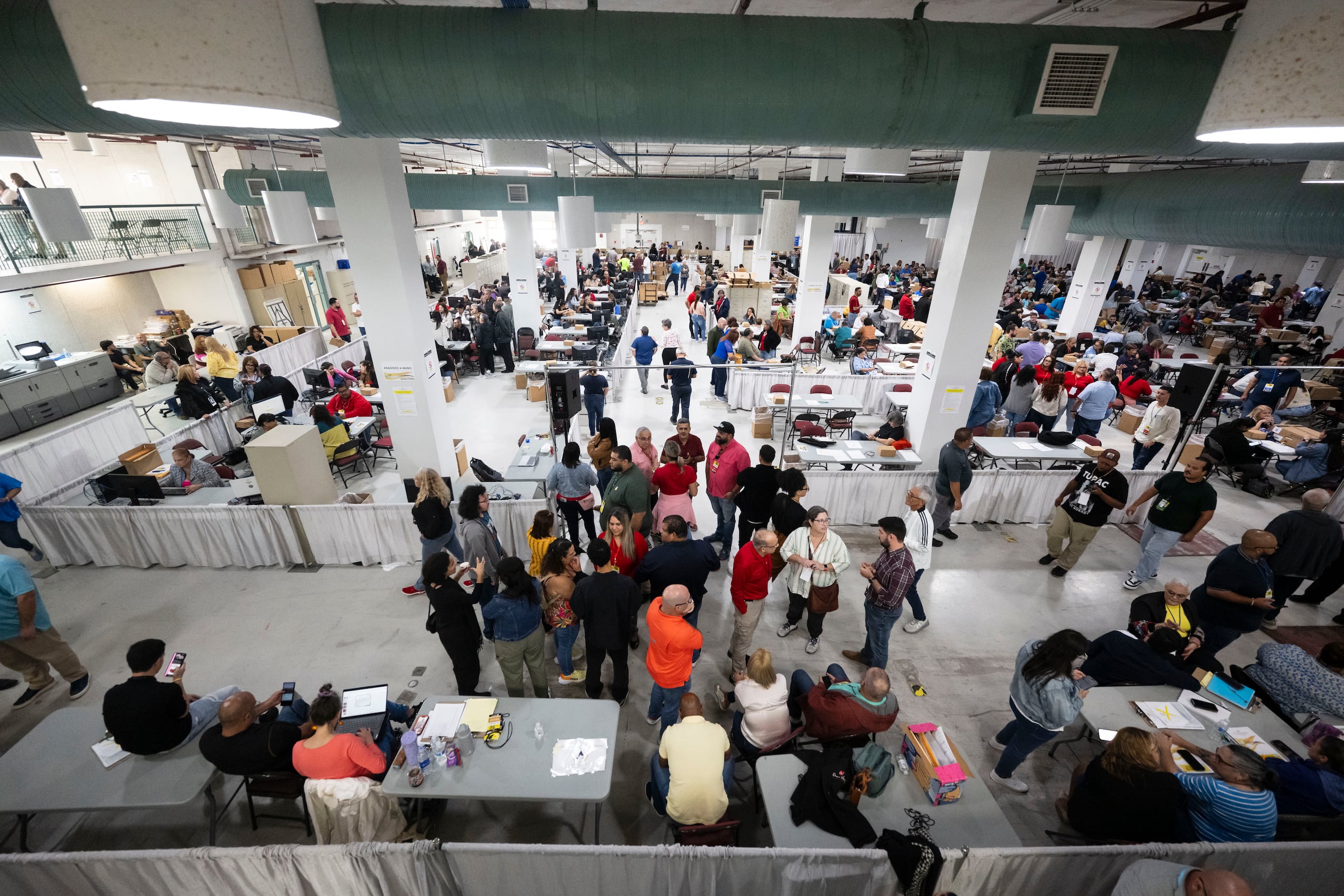 No obstante, el proceso no parece acabar de agarrar el paso necesario, pese a que se añadieron más mesas en el área.