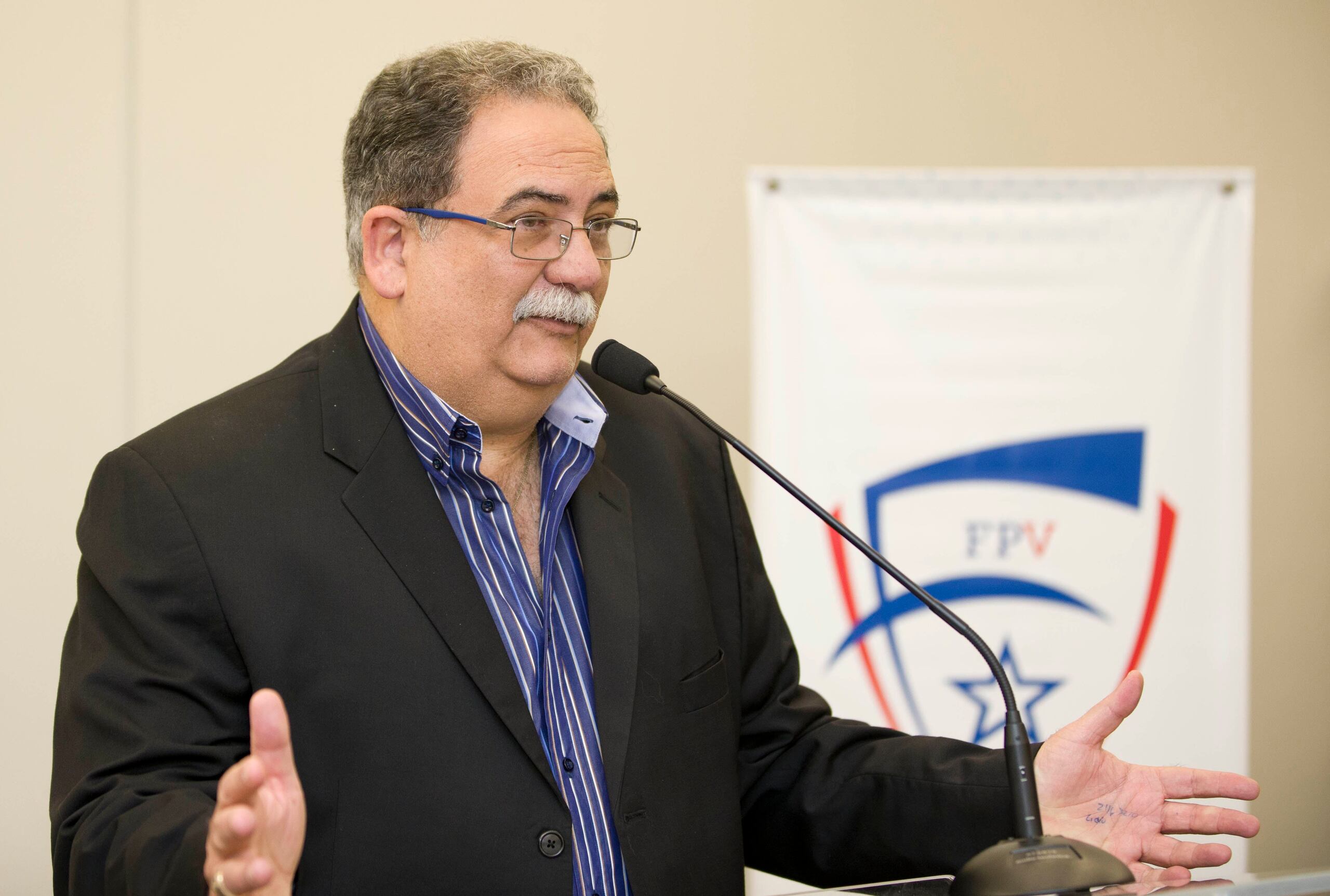 El torneo se le dedicó al fenecido comentarista y periodista Elliott Castro Tirado, a quien el presidente de la FPV, César Trabanco (en la foto), catalogó como "un baluarte del periodismo deportivo". (Archivo / GFR Media)