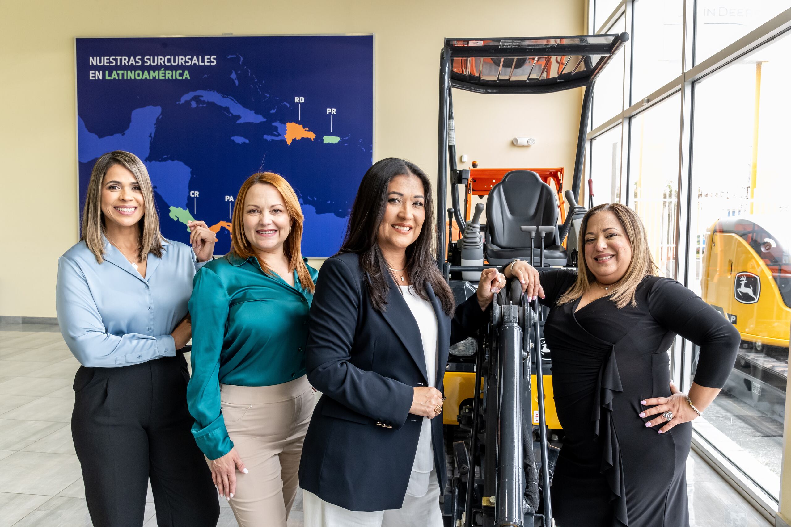 Melissa Huertas, Regional Marketing Director; Marangelli Vallellanes, Comptroller; Jahaira Adames, Chief of Staff, y Ana M. “Annie” Rivera, Human Resources Manager.