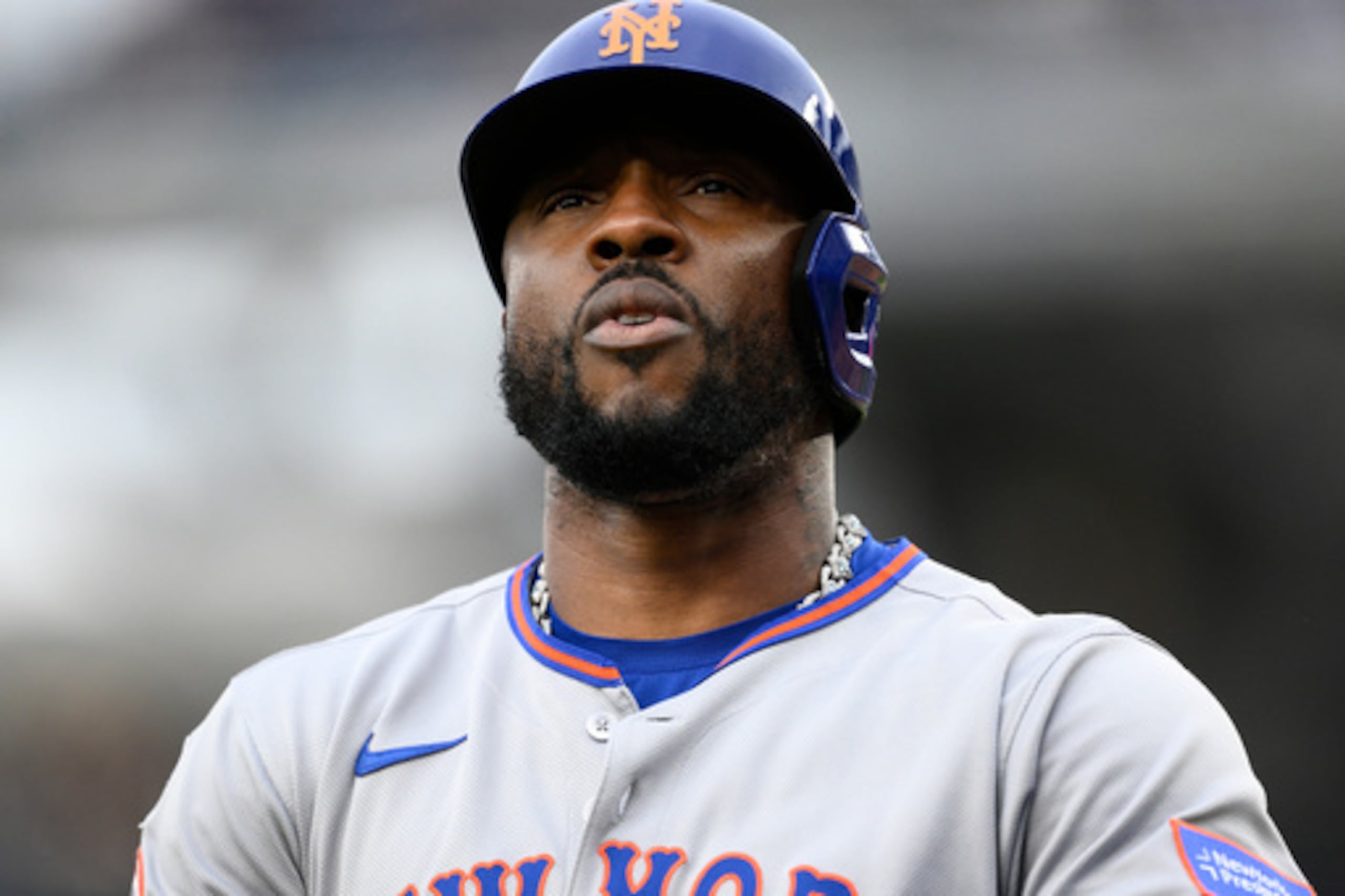 ARCHIVO - Starling Marte, de los Mets de Nueva York, observa durante un partido de béisbol de Grandes Ligas contra los Nacionales de Washington, el 21 de agosto de 2025, en Washington. (AP Foto/Nick Wass, Archivo)