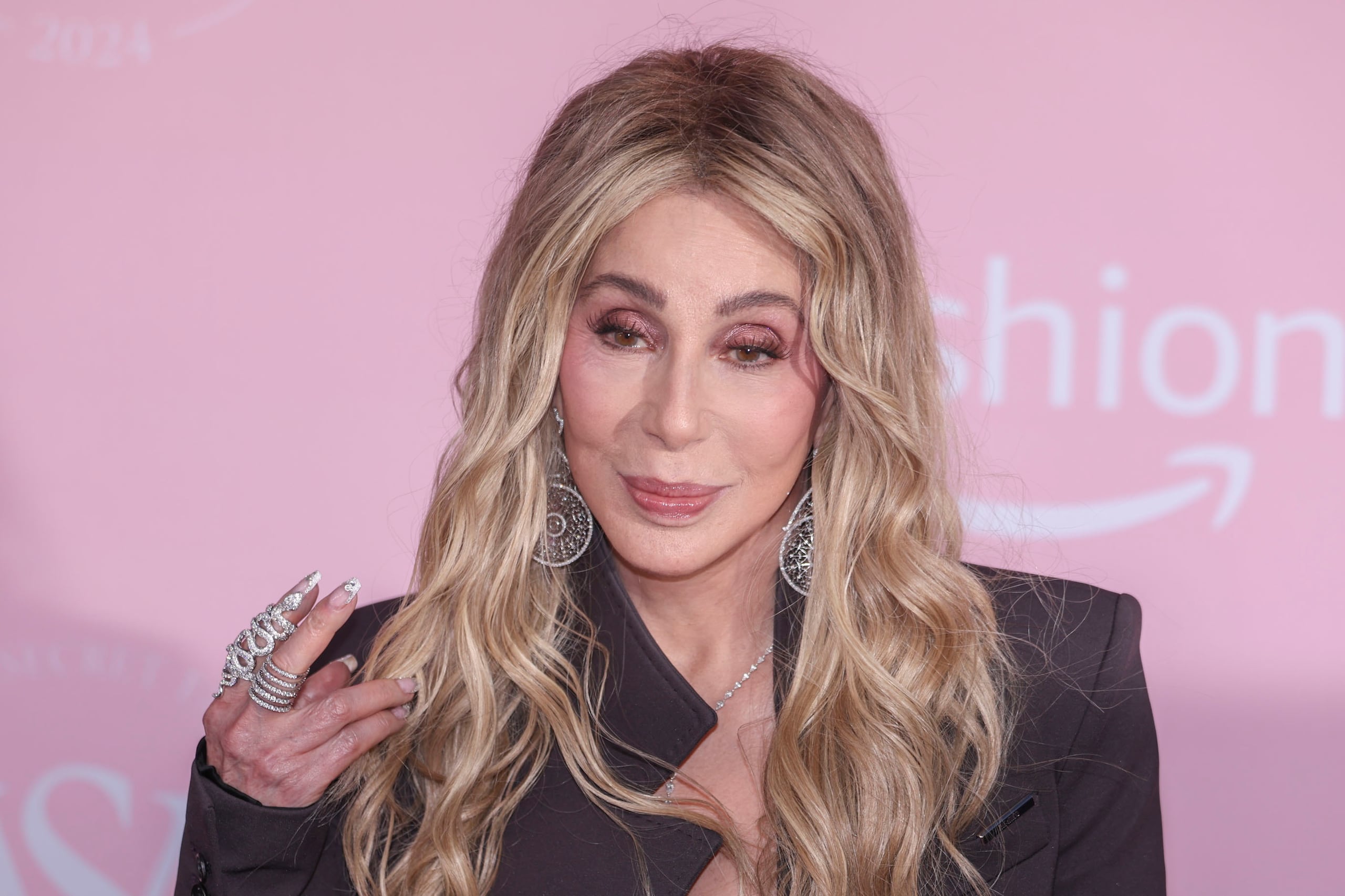 La banda sonora corrió a cargo solamente de mujeres, que marcaron los segmentos del desfile como Lisa, Cher y Tyla, entre otras.