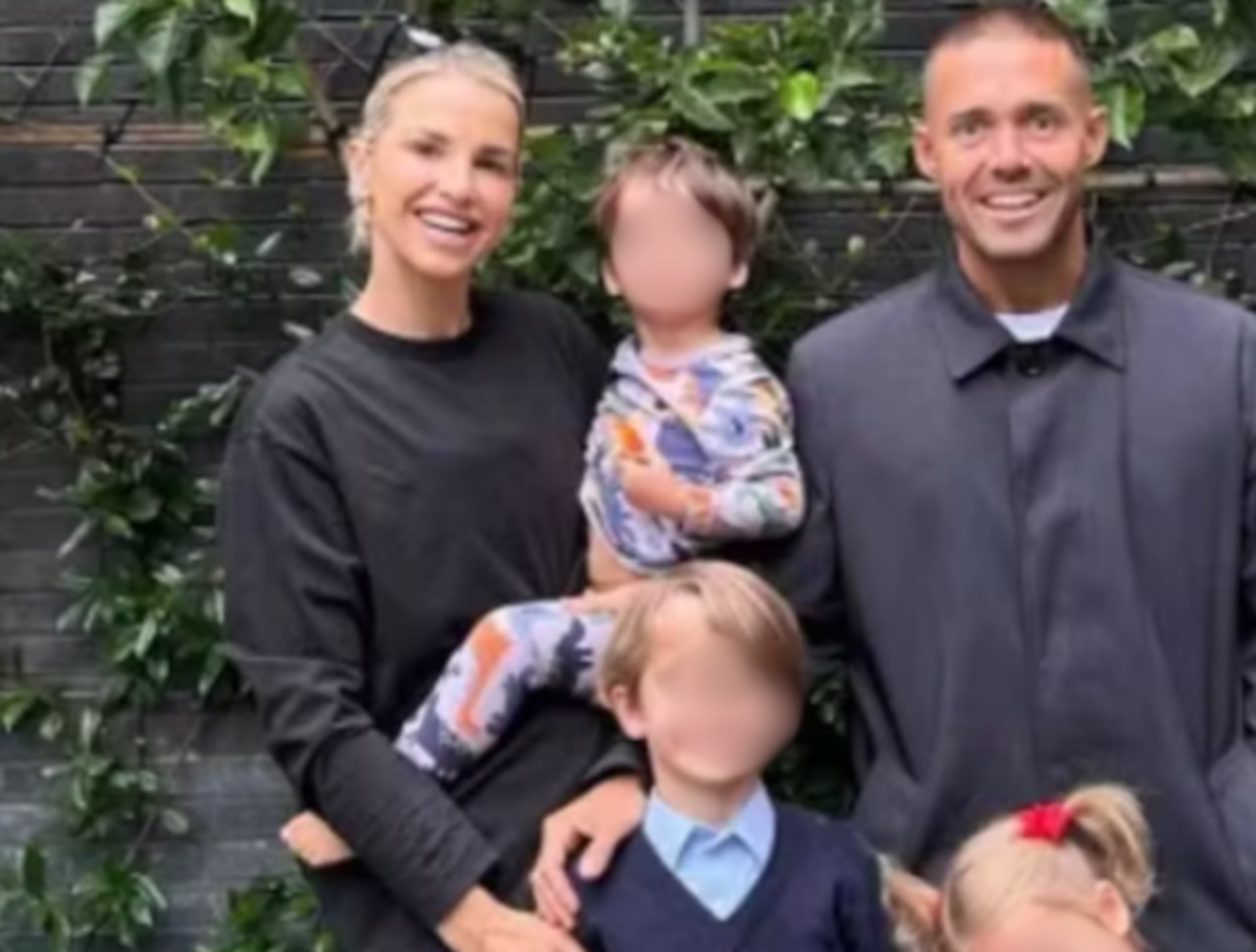Spencer Matthews y su familia: su esposa Vogue Williams y sus hijos Theodore, de seis años; Gigi, de cuatro; y Otto, de dos