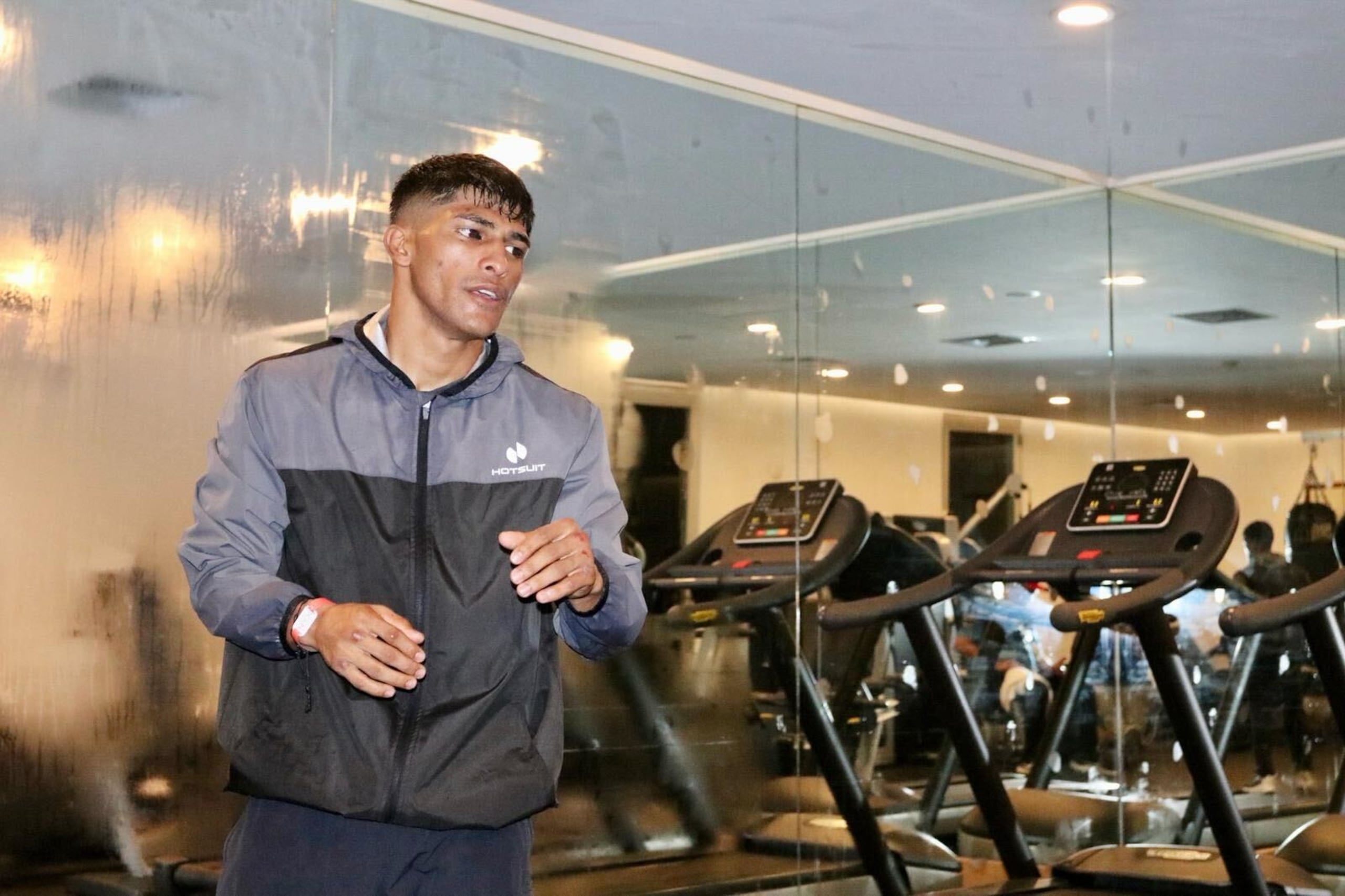 Juan Carlos "Indio"" Camacho entrenando de cara a su pelea en Cancún, México.