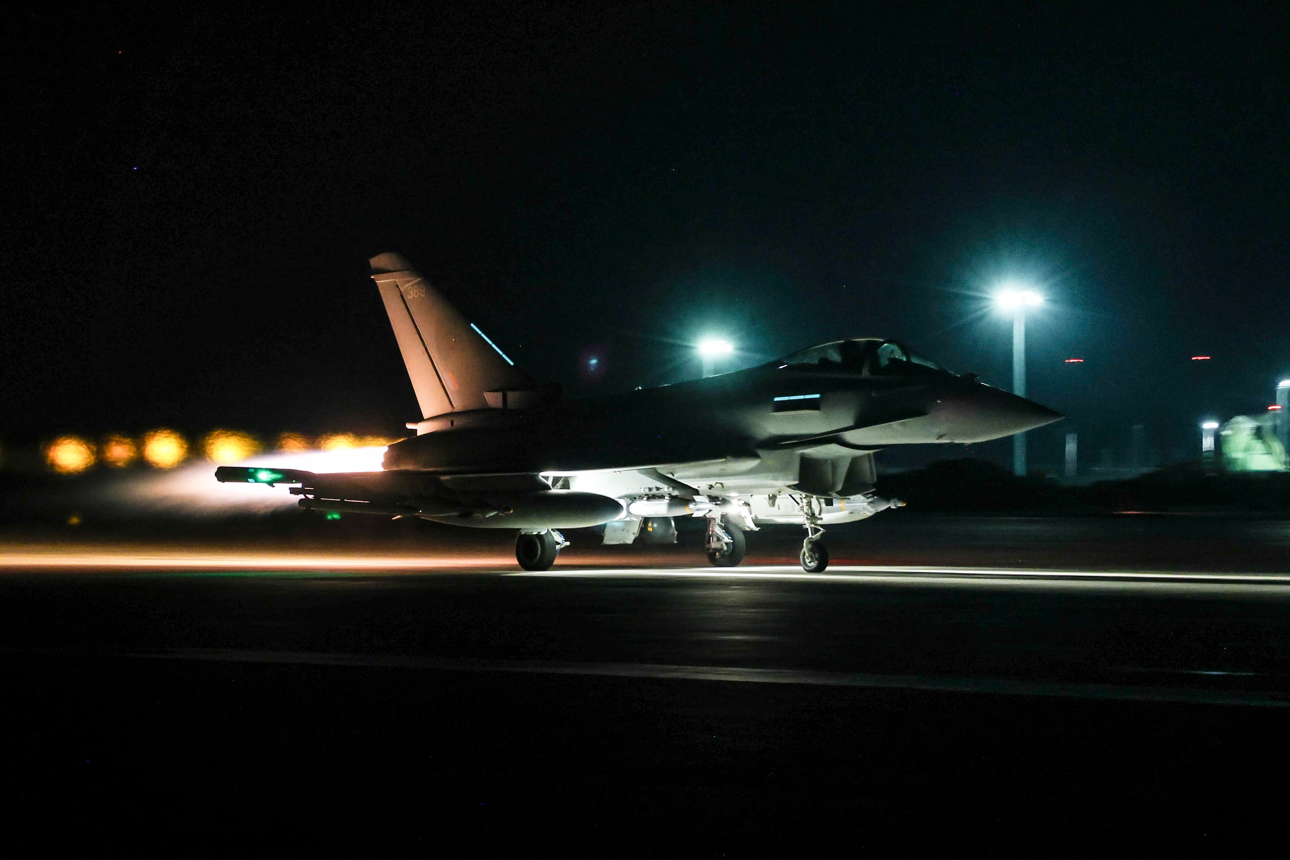 Los ataques tienen el apoyo de una coalición más amplia, que comprende a Australia, Bahréin, Canadá, Dinamarca, Países Bajos y Nueva Zelanda.