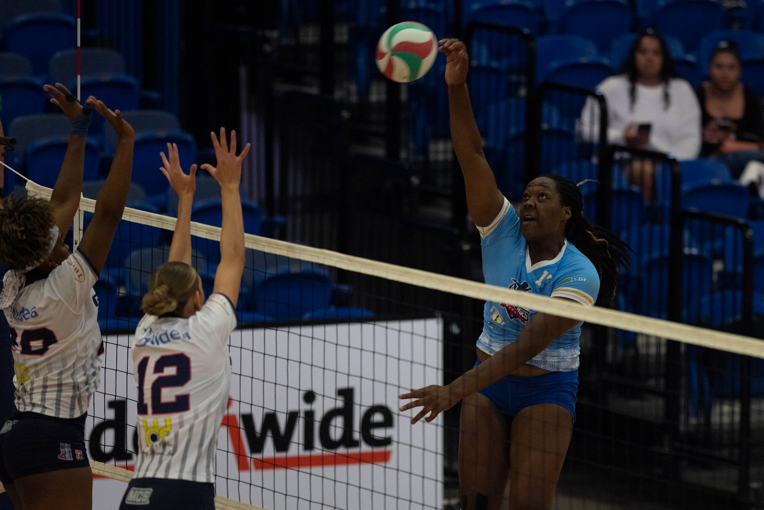 Zoe Weatherington aportó 19 ataques positivos en cuatro sets.