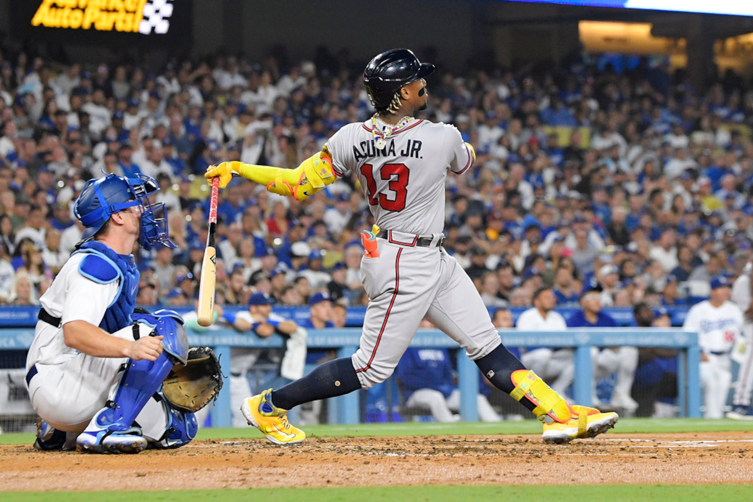 El venezolano Ronald Acuña Jr. bateó un grand slam ante los Dodgers de Los Ángeles.