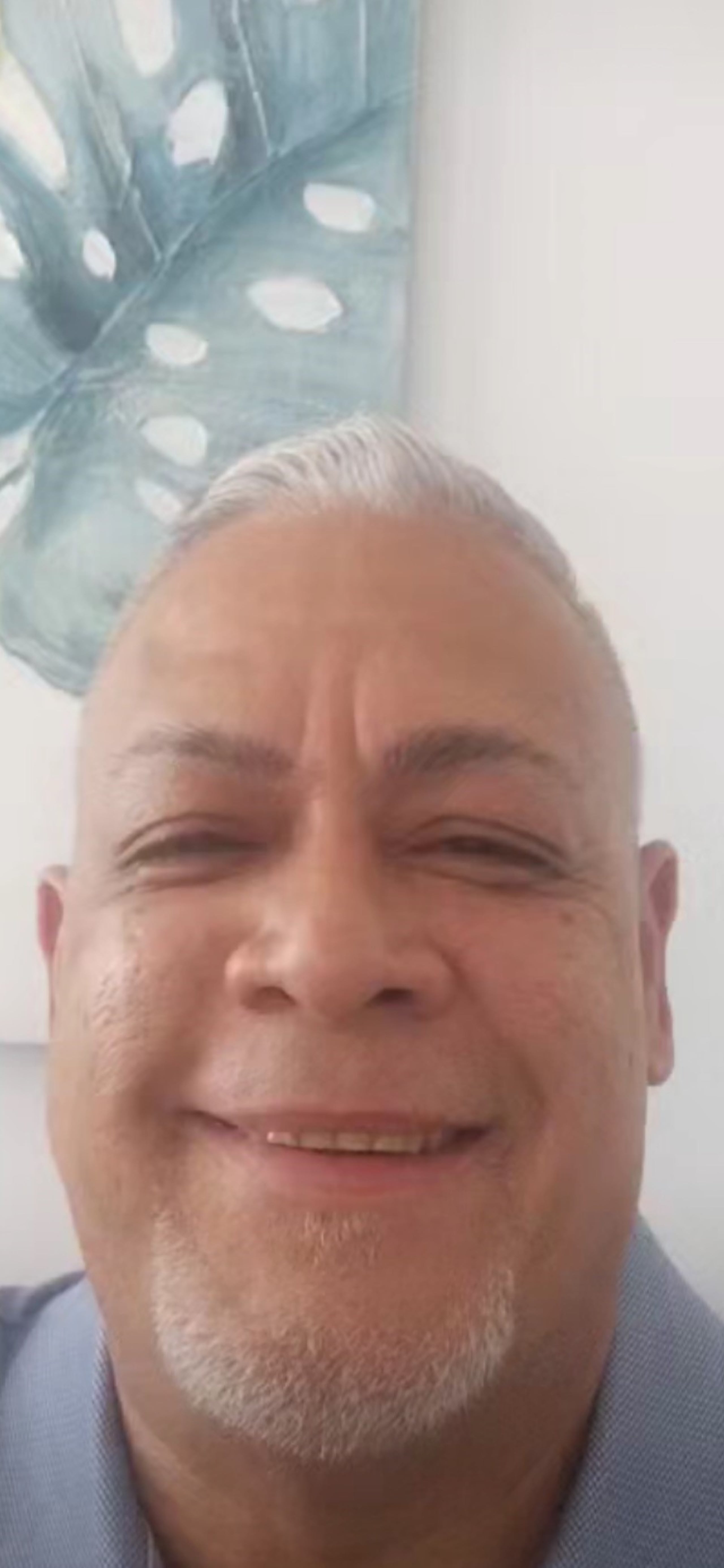 Jorge A. Nietzsche Hernández de 56 años, es buscado por presuntamente violar una orden de protección vigente.