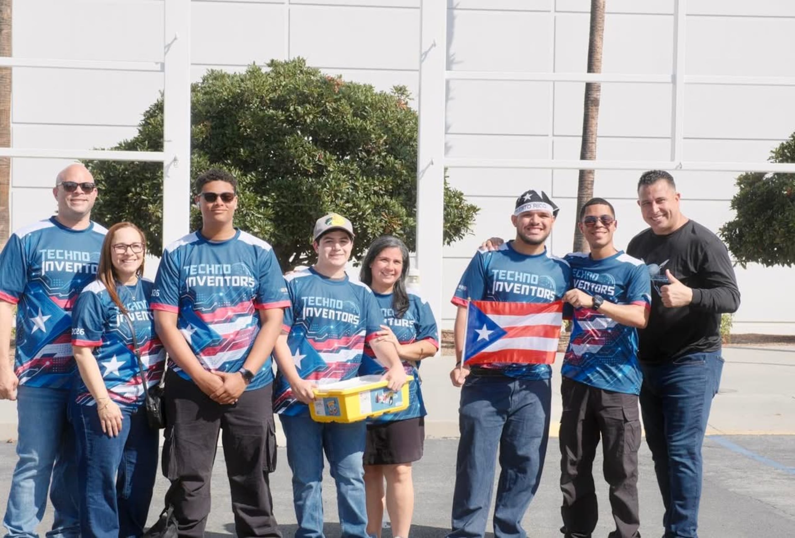 Delegación de Puerto Rico en la competencia internacional de robótica "Open Championship for the Americas 2026", celebrada en Ontario, California.