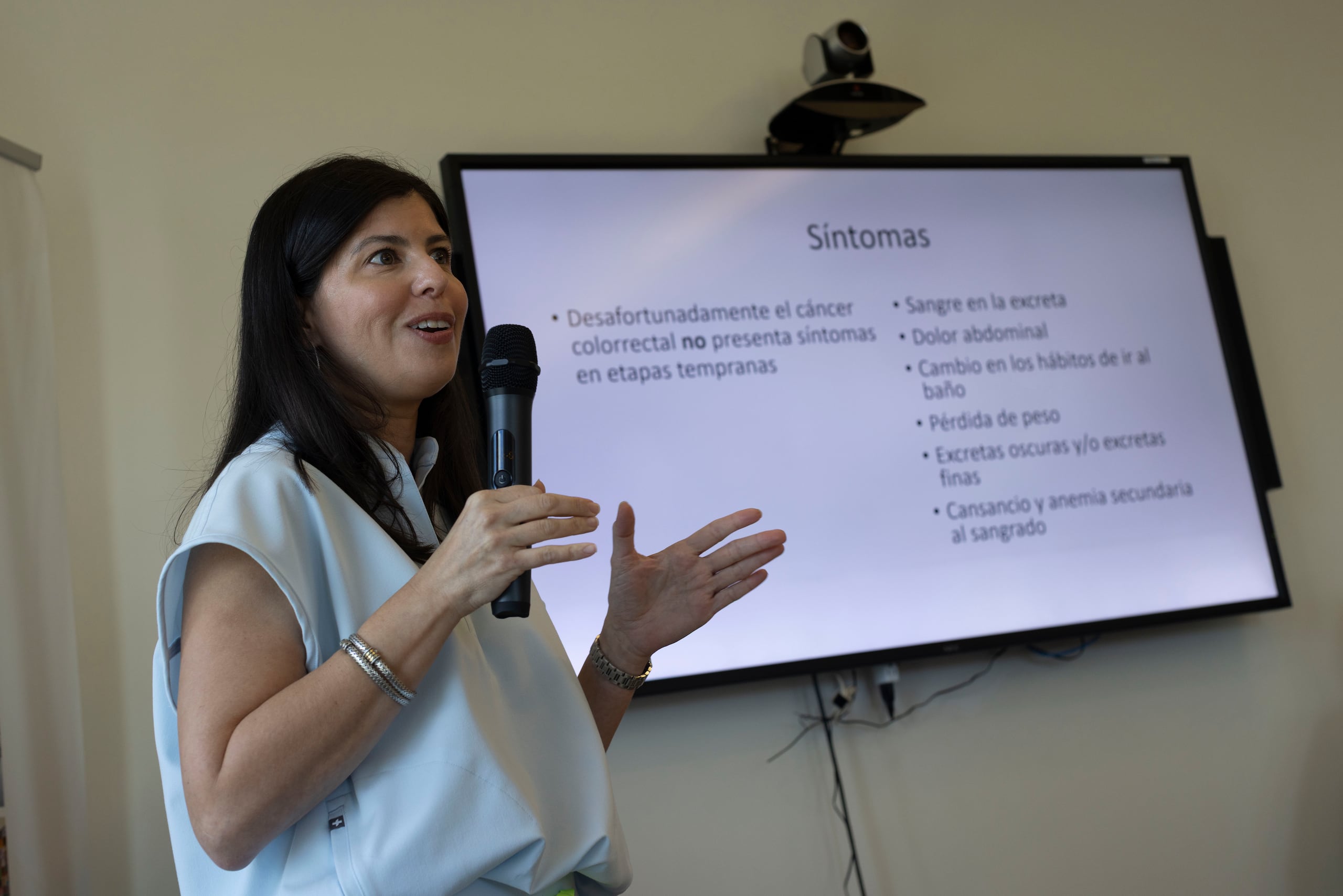 El problema, alertó la doctora Veroushka Ballester, especialista en gastroenterología oncológica, es que los síntomas aparecen cuando ya hay presencia de cáncer, pues una persona “no presenta síntomas en etapas tempranas”.