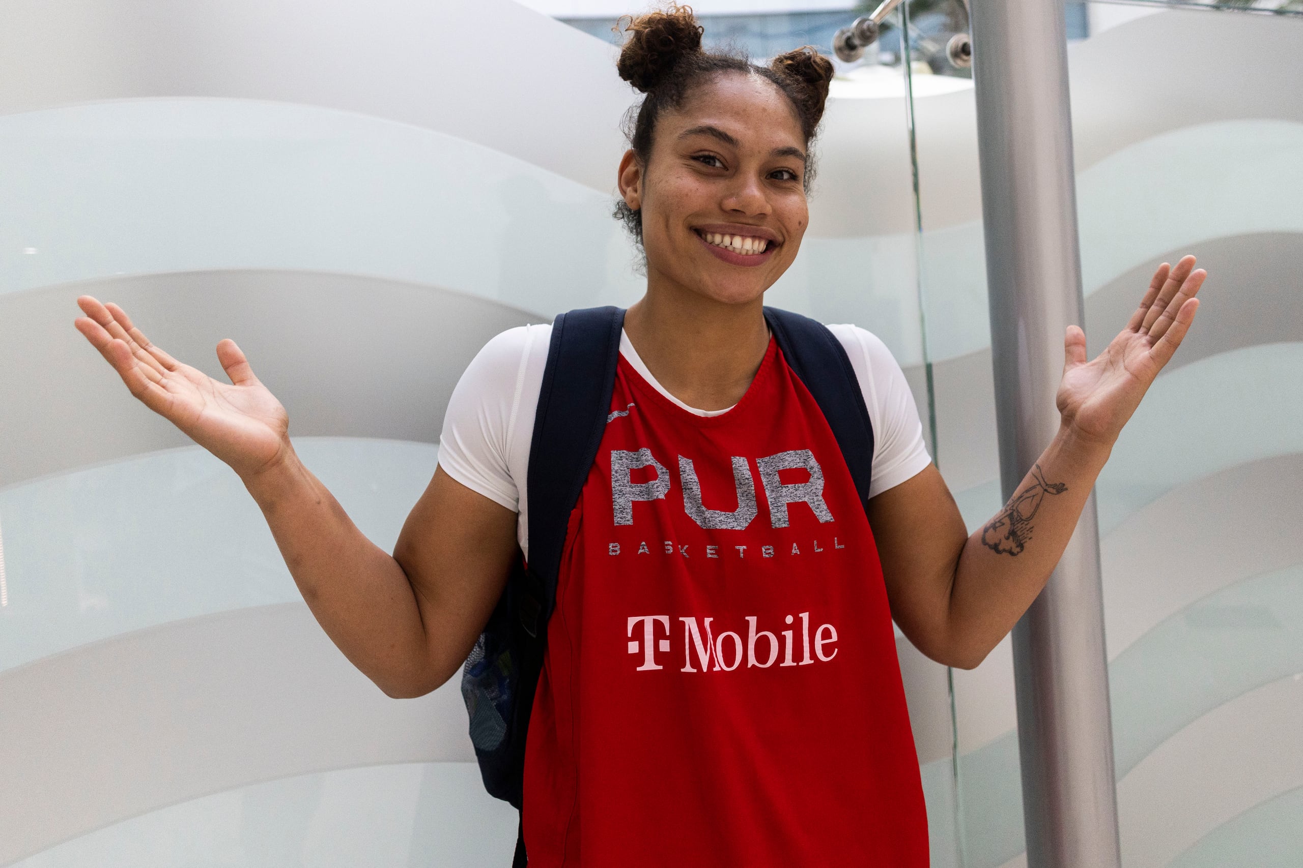 Brianna Jones admitió que sintió nerviosismo cuando integró por primera vez la selección nacional de baloncesto femenino.