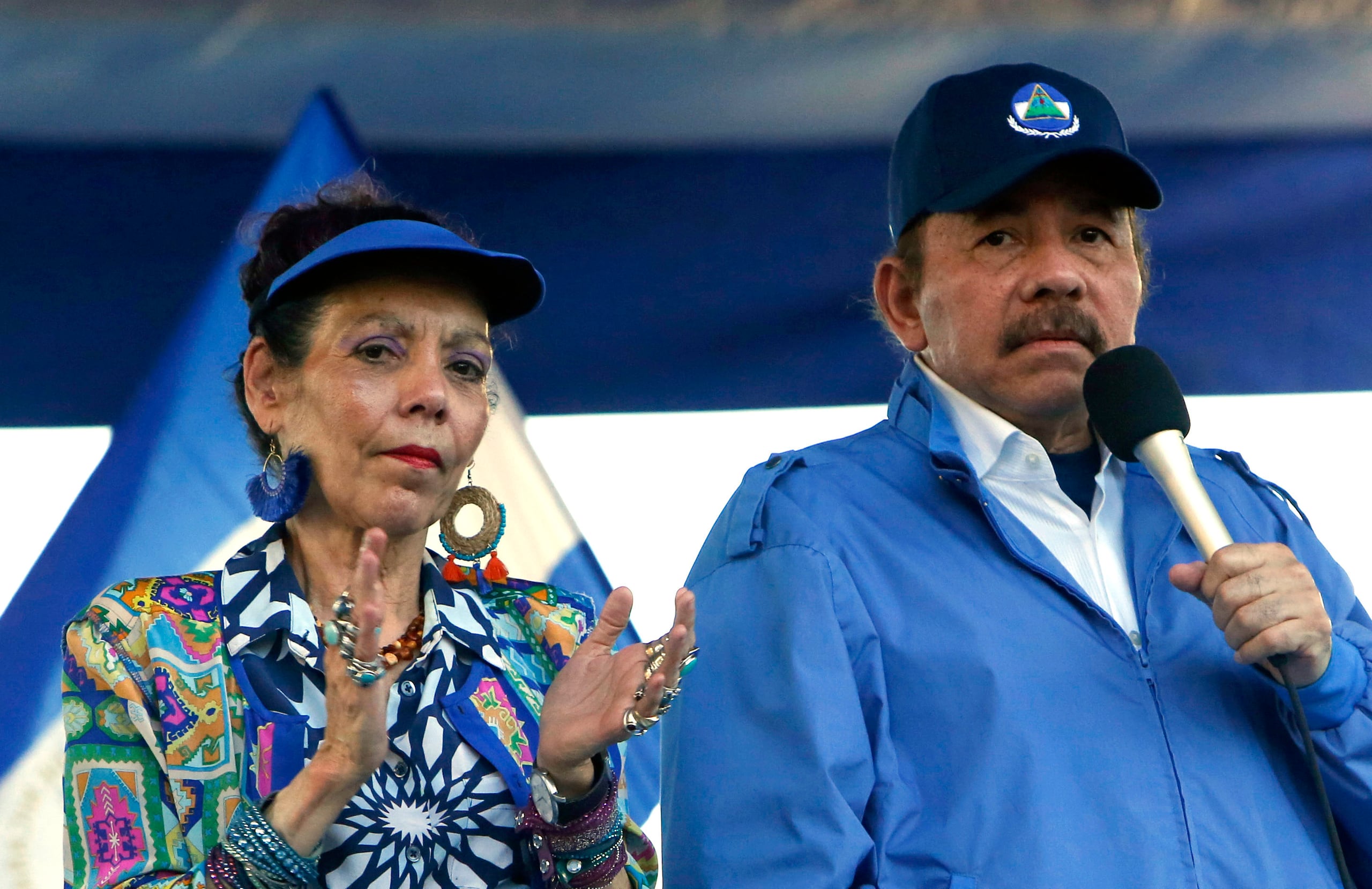 En esta fotografía de archivo del 5 de septiembre de 2018, el presidente de Nicaragua, Daniel Ortega, y su esposa, la vicepresidenta Rosario Murillo, en un mitin en Managua, Nicaragua. (AP Foto/Alfredo Zuniga/Archivo)