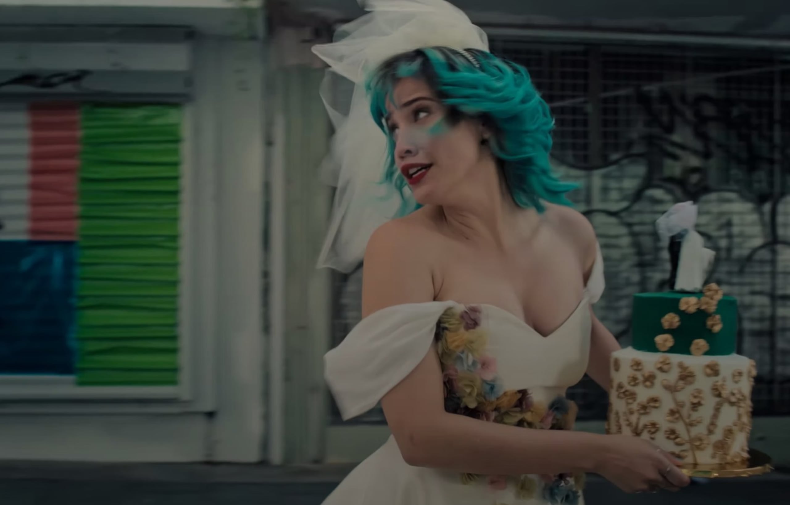 Una pareja hará lo que sea con tal de poder tener la boda que desean.