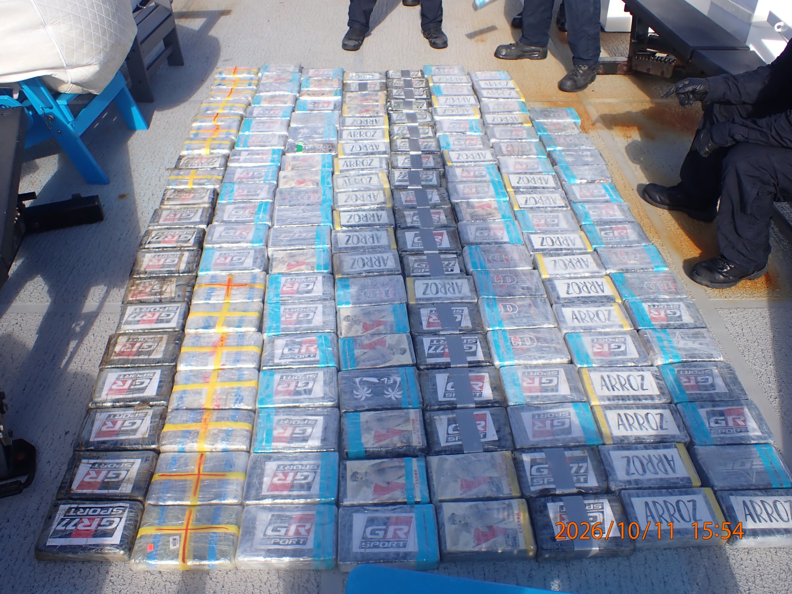 La Guardia Costera incautó 489 libras de cocaína, valoradas en $5.5 millones, durante la interceptación de una embarcación rápida frente a la costa norte de Puerto Rico.