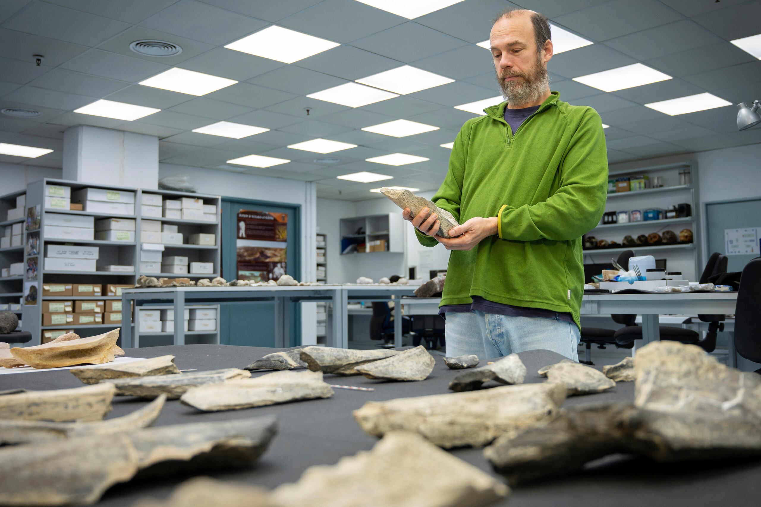Las herramientas de hueso datan de más de un millón de años antes del surgimiento de nuestra especie, el Homo sapiens, hace alrededor de 300,000 años.