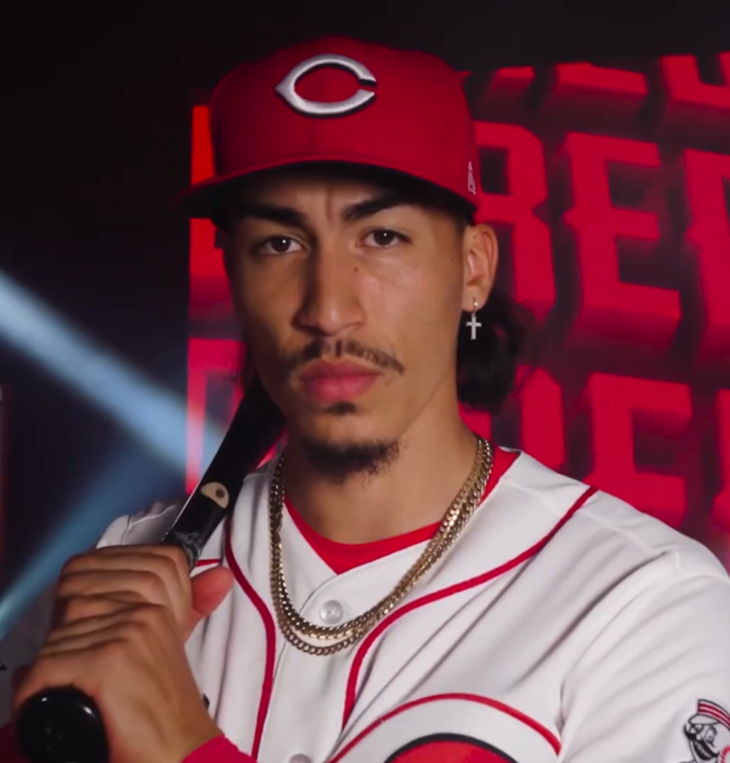 Edwin Arroyo es ascendido a las Mayores.