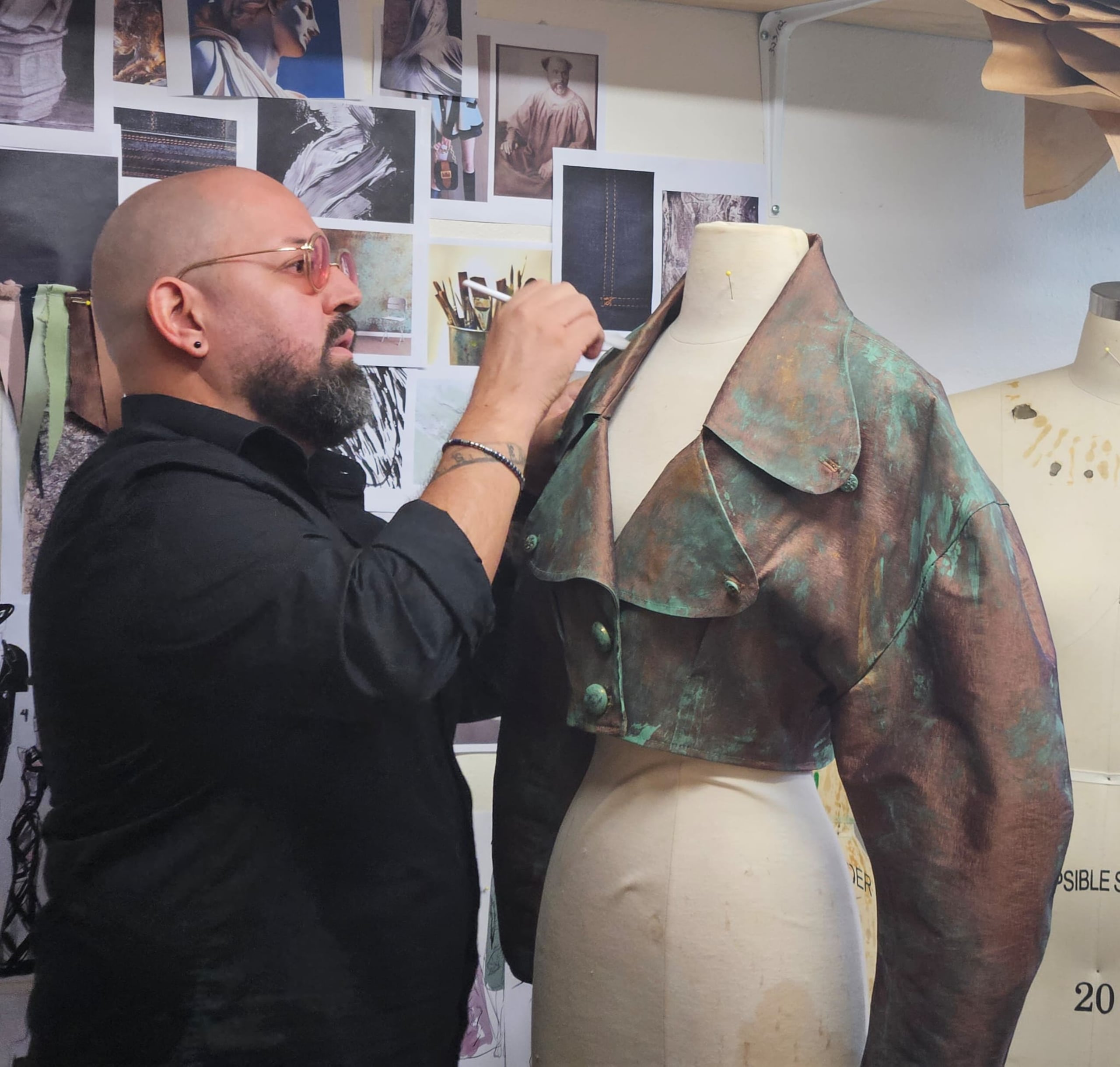 Jaer Cabán asegura que los invitados a su presentación verán piezas que se construyeron como si fueran obras de arte, con diversos detalles hechos a mano.