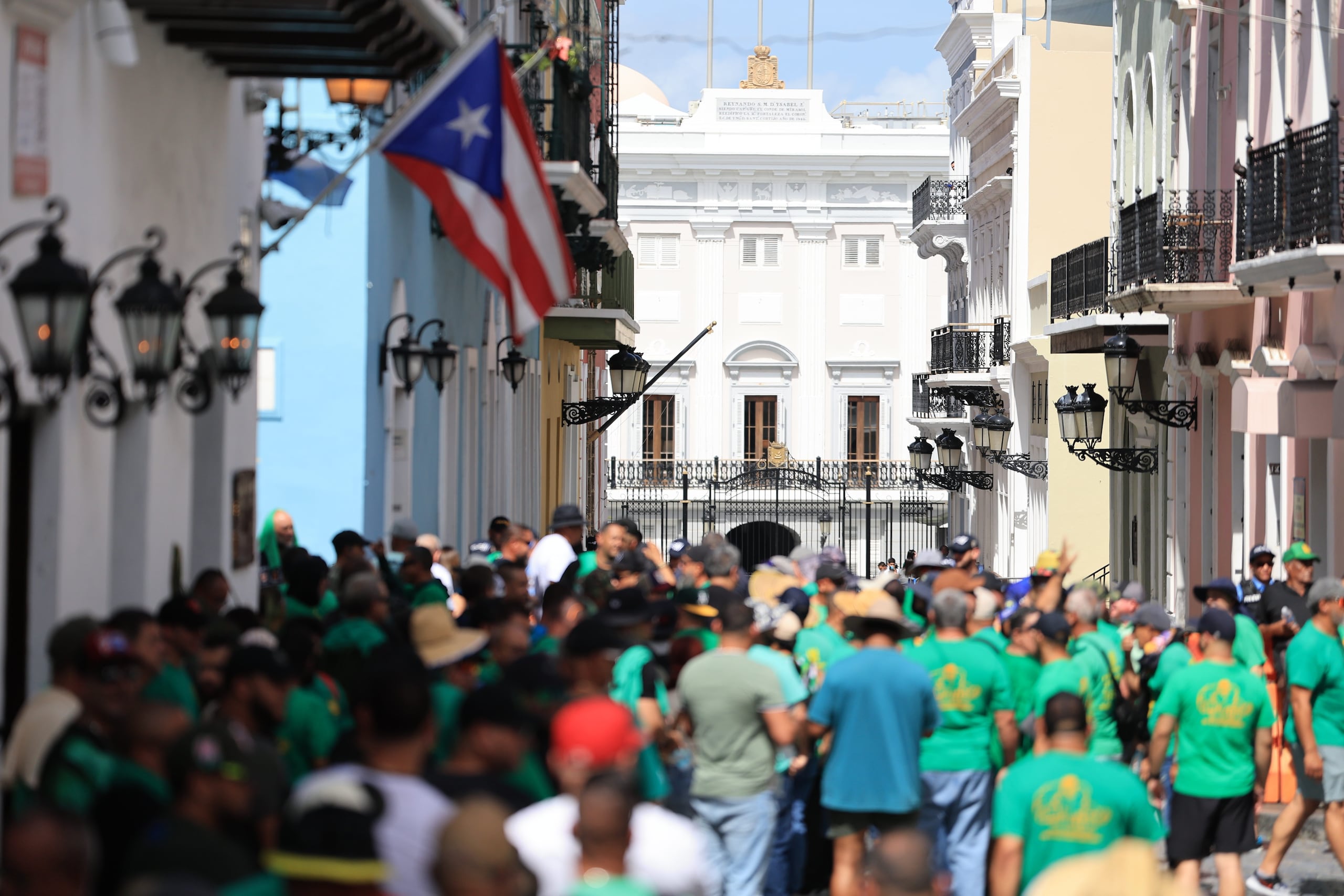 San Juan, Puerto Rico, Agosto 12, 2026 - MCD - FOTOS para ilustrar una historia sobre una manifestación (paro de 24 horas) de la Unión Independiente Auténtica (UIA) frente a la Fortaleza en reclamo de ajustes salariales y mejores condiciones de trabajo. EN LA FOTO una vista de la manifestación .
FOTO POR: tonito.zayas@gfrmedia.com
Ramon " Tonito " Zayas / GFR Media